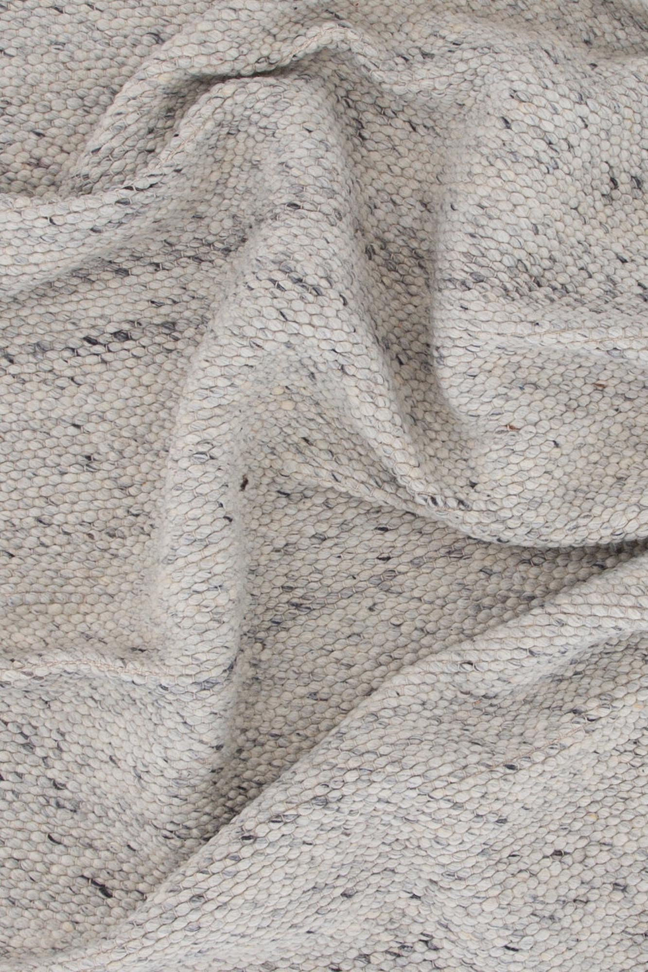 Ganga Teppich in Weiss präsentiert im Onlineshop von KAQTU Design AG. Teppich ist von Venture Home