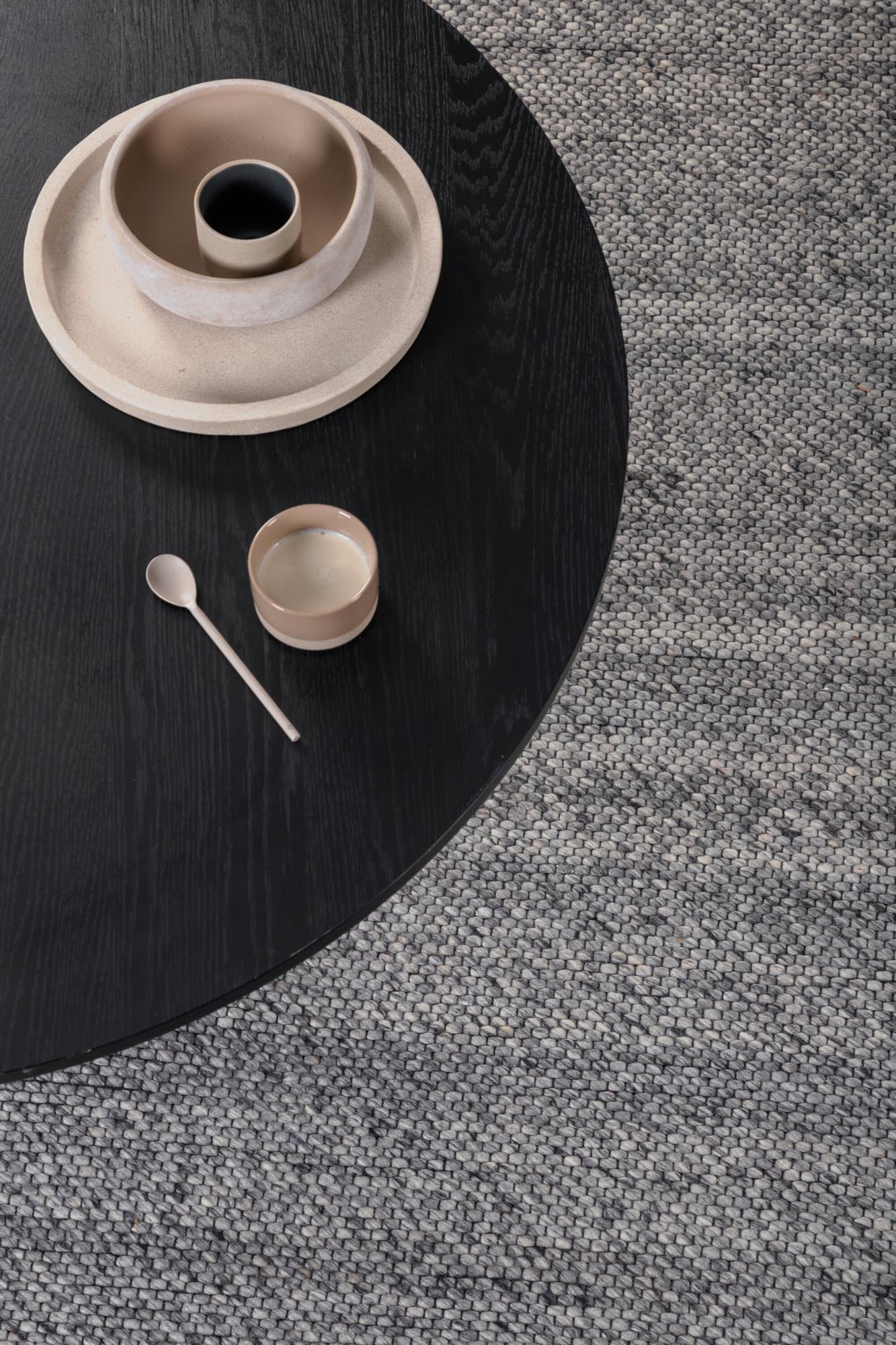 Ganga Teppich von Venture Home: Handgewebter Wollteppich, der Komfort und Eleganz in jeden Raum bringt.