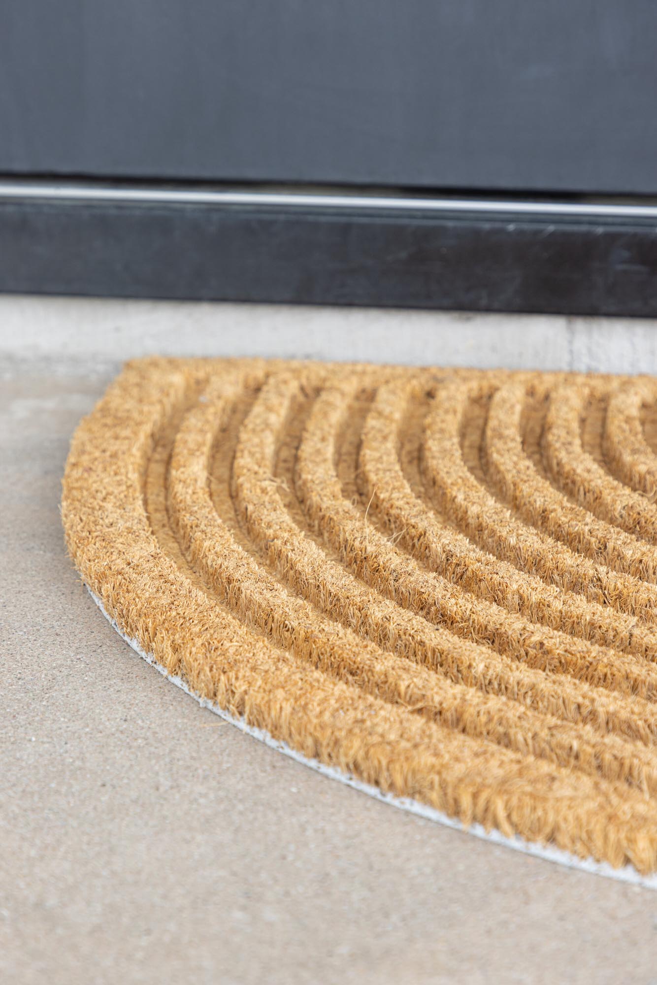 Teodor Teppich: Stilvolle Akzente für moderne Wohnräume von Venture Home.