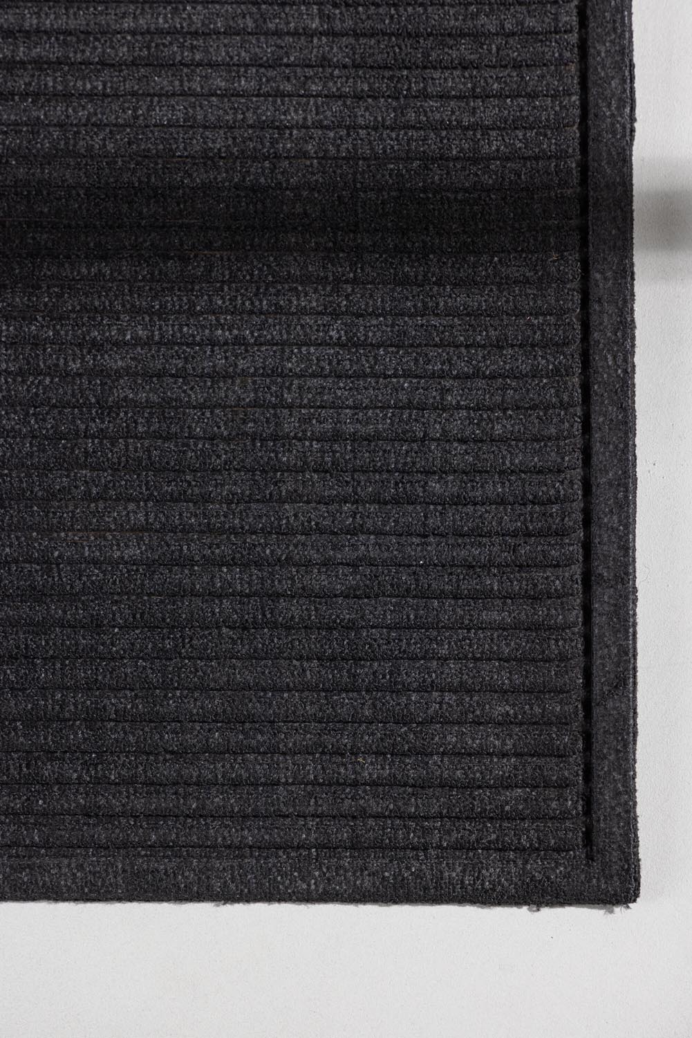 Bosse Teppich in Schwarz präsentiert im Onlineshop von KAQTU Design AG. Türmatte ist von Venture Home