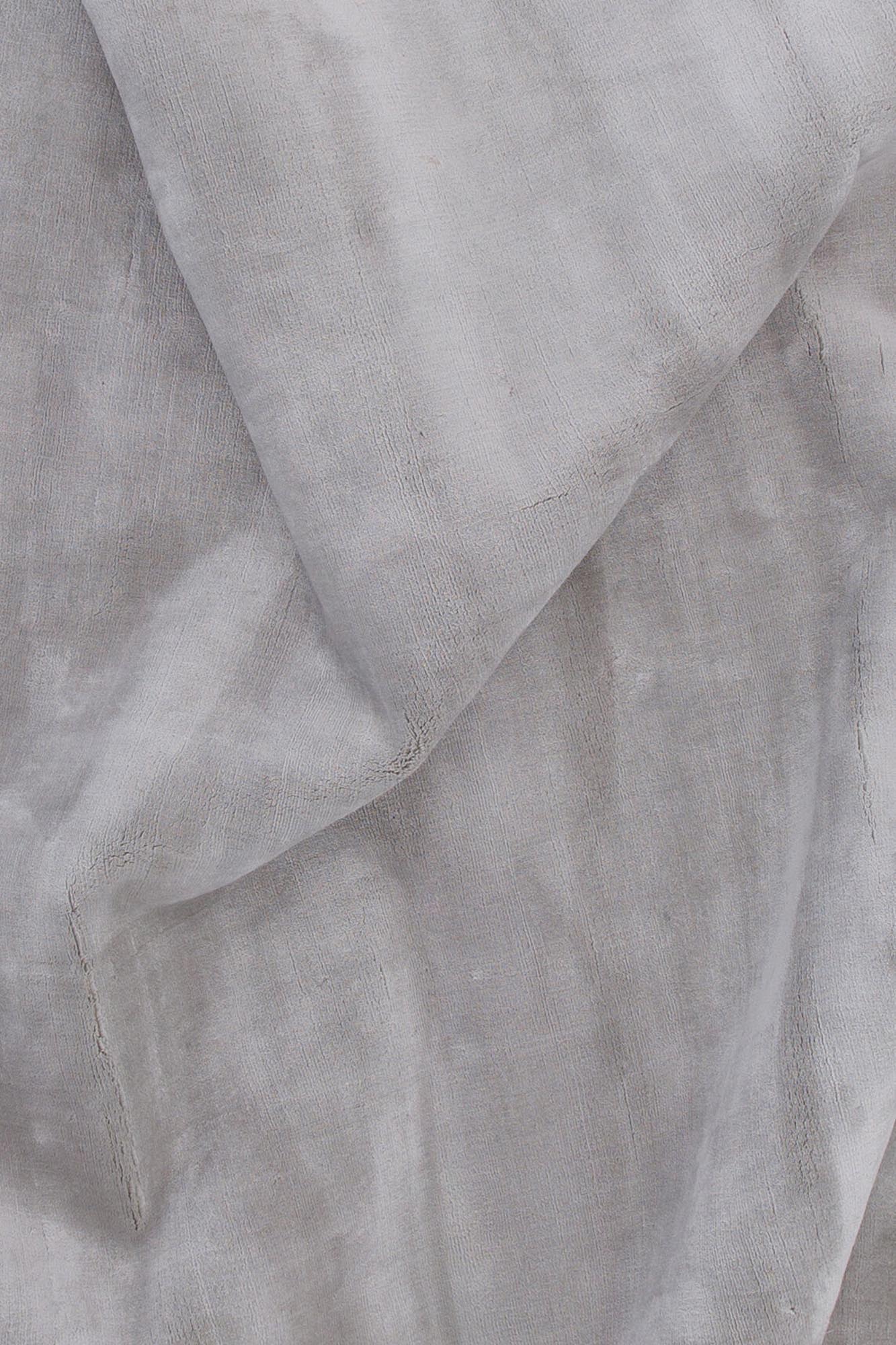 Indra Teppich in Silber präsentiert im Onlineshop von KAQTU Design AG. Teppich ist von Venture Home