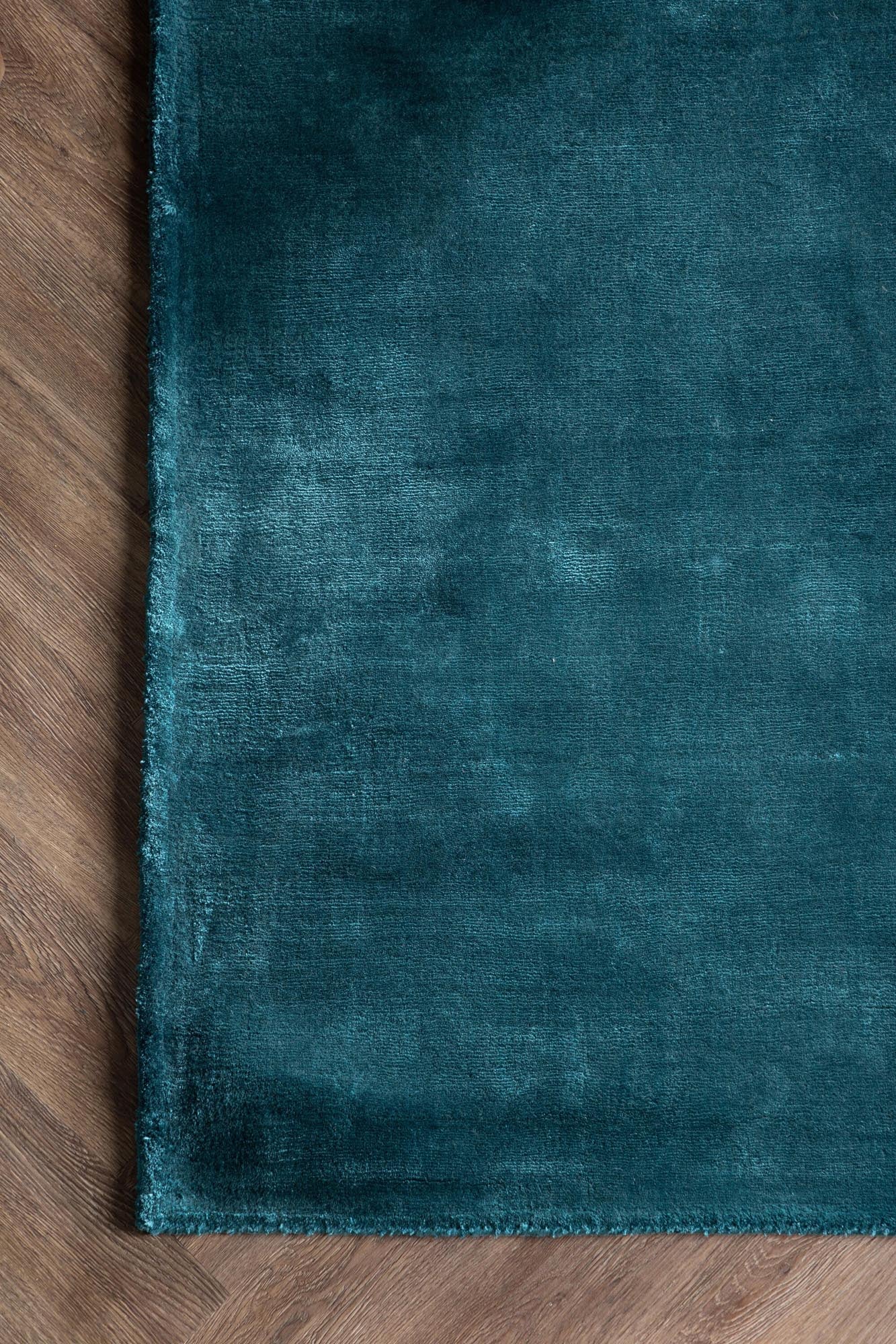 Indra Teppich von Venture Home: Eleganz und Weichheit vereinen sich in diesem stilvollen Wohnaccessoire für jeden Raum.