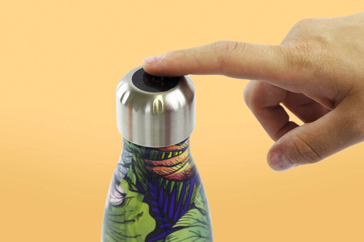 Entdecken Sie die stilvolle 500ml Isolierflasche Jungle von Easy Life – ideal für heiße und kalte Getränke, robust und umweltfreundlich!