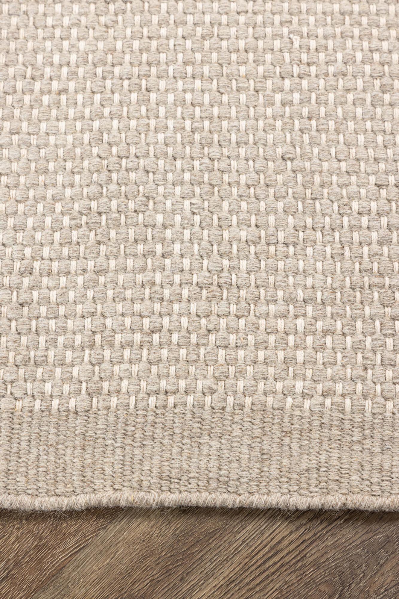 Vilma Teppich in Beige präsentiert im Onlineshop von KAQTU Design AG. Teppich ist von Venture Home