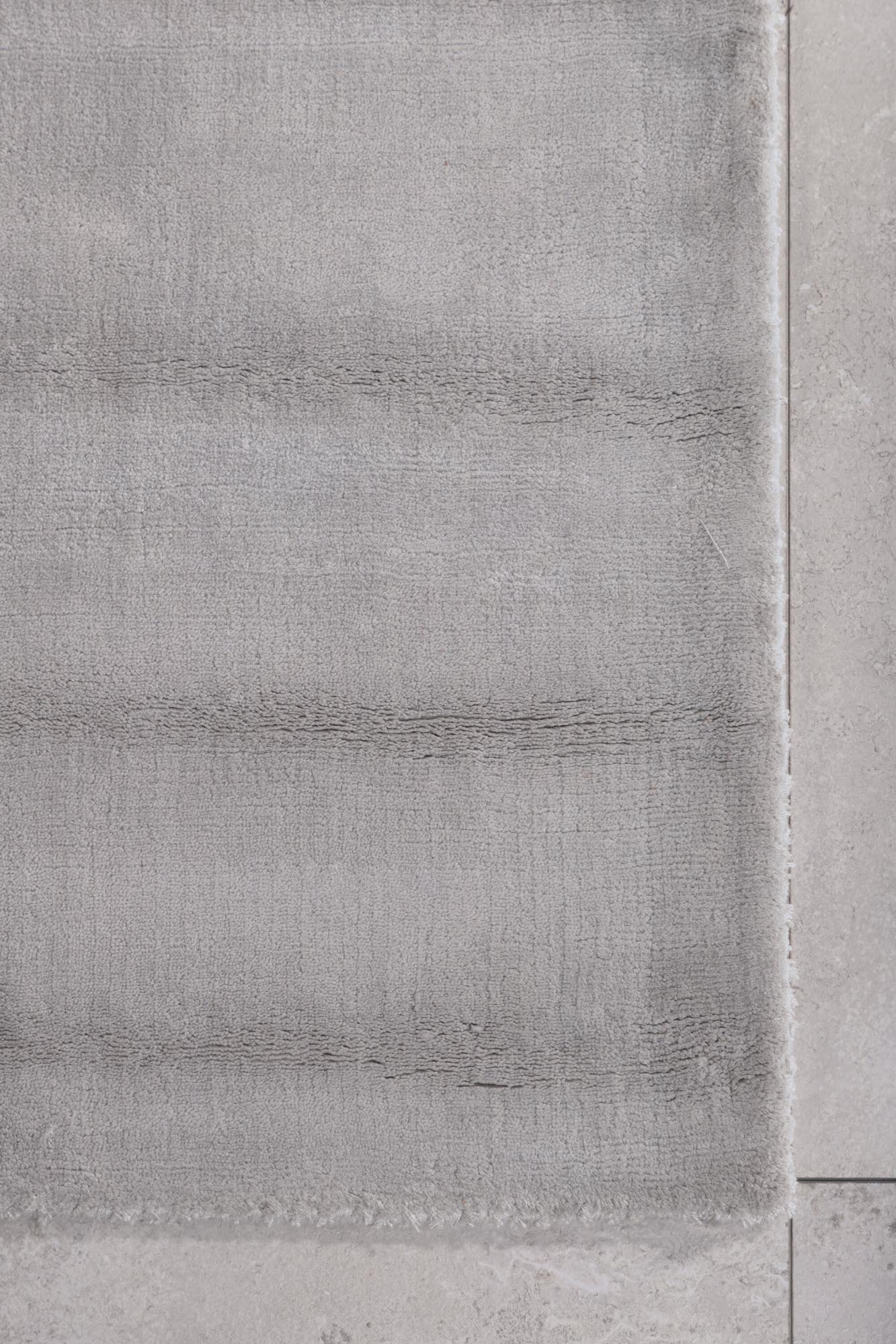 Indra Teppich in Grau präsentiert im Onlineshop von KAQTU Design AG. Teppich ist von Venture Home