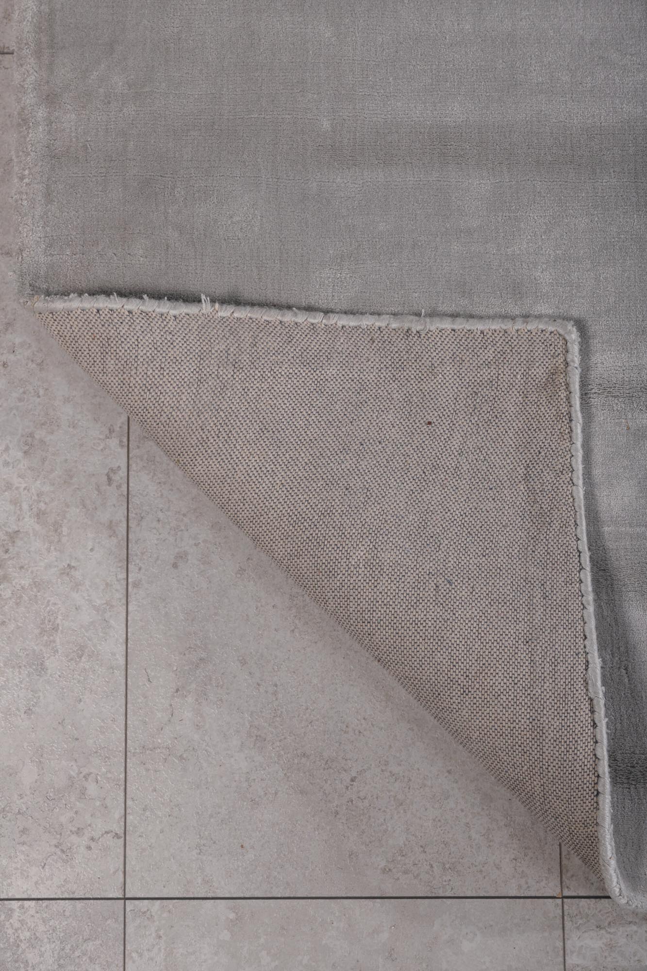 Indra Teppich in Grau präsentiert im Onlineshop von KAQTU Design AG. Teppich ist von Venture Home