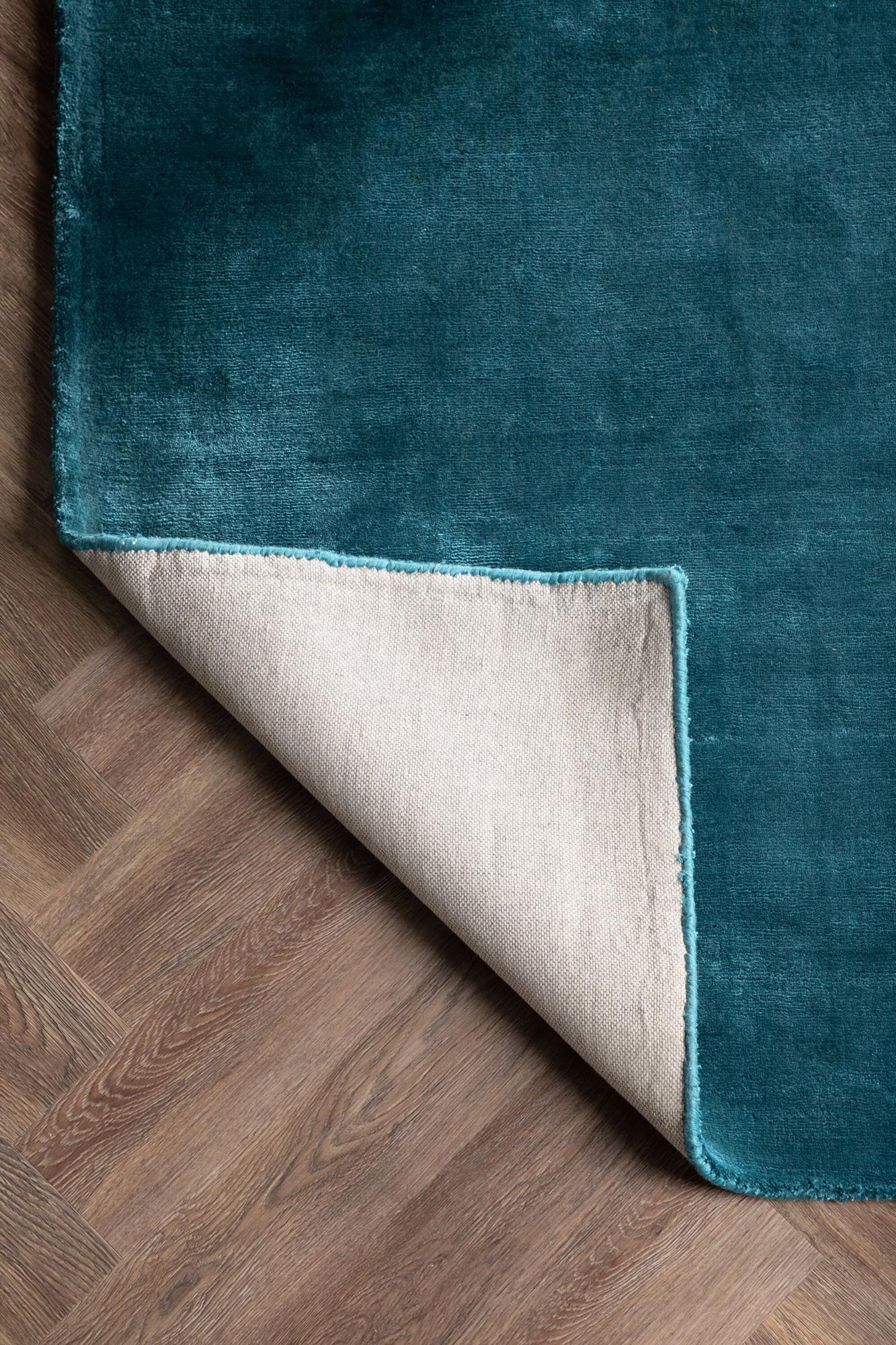 Indra Teppich von Venture Home: Luxuriöse Viskose, zeitloses Design und perfekte Passform für jeden Raum. Verleihen Sie Ihrem Zuhause Stil!