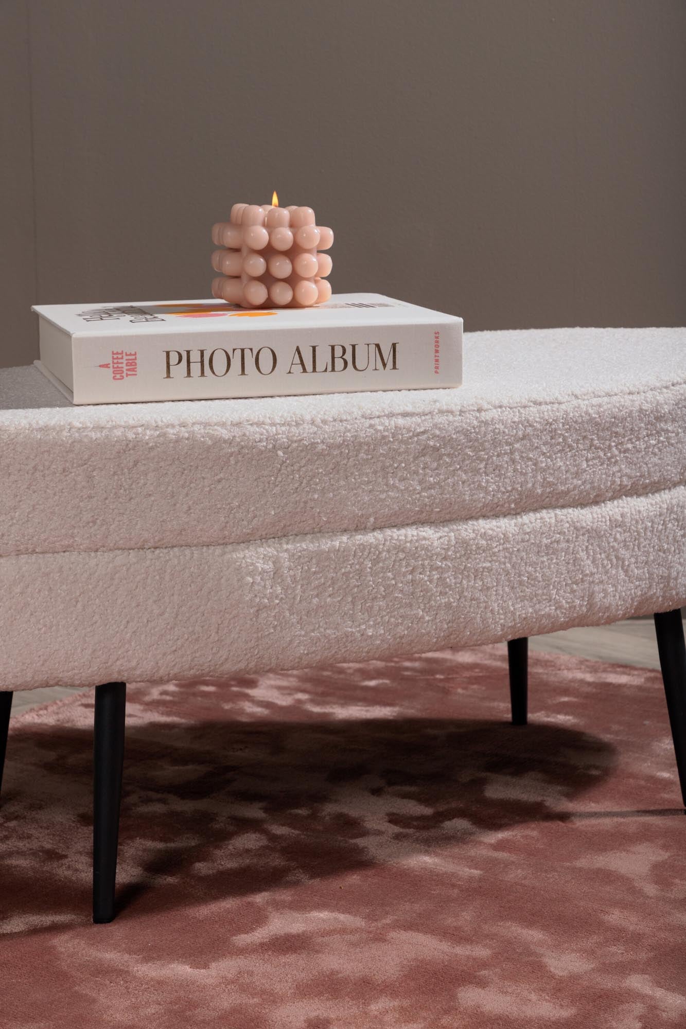 Indra Teppich von Venture Home: Eleganz und Weichheit vereinen sich in diesem stilvollen Wohnaccessoire für jeden Raum.