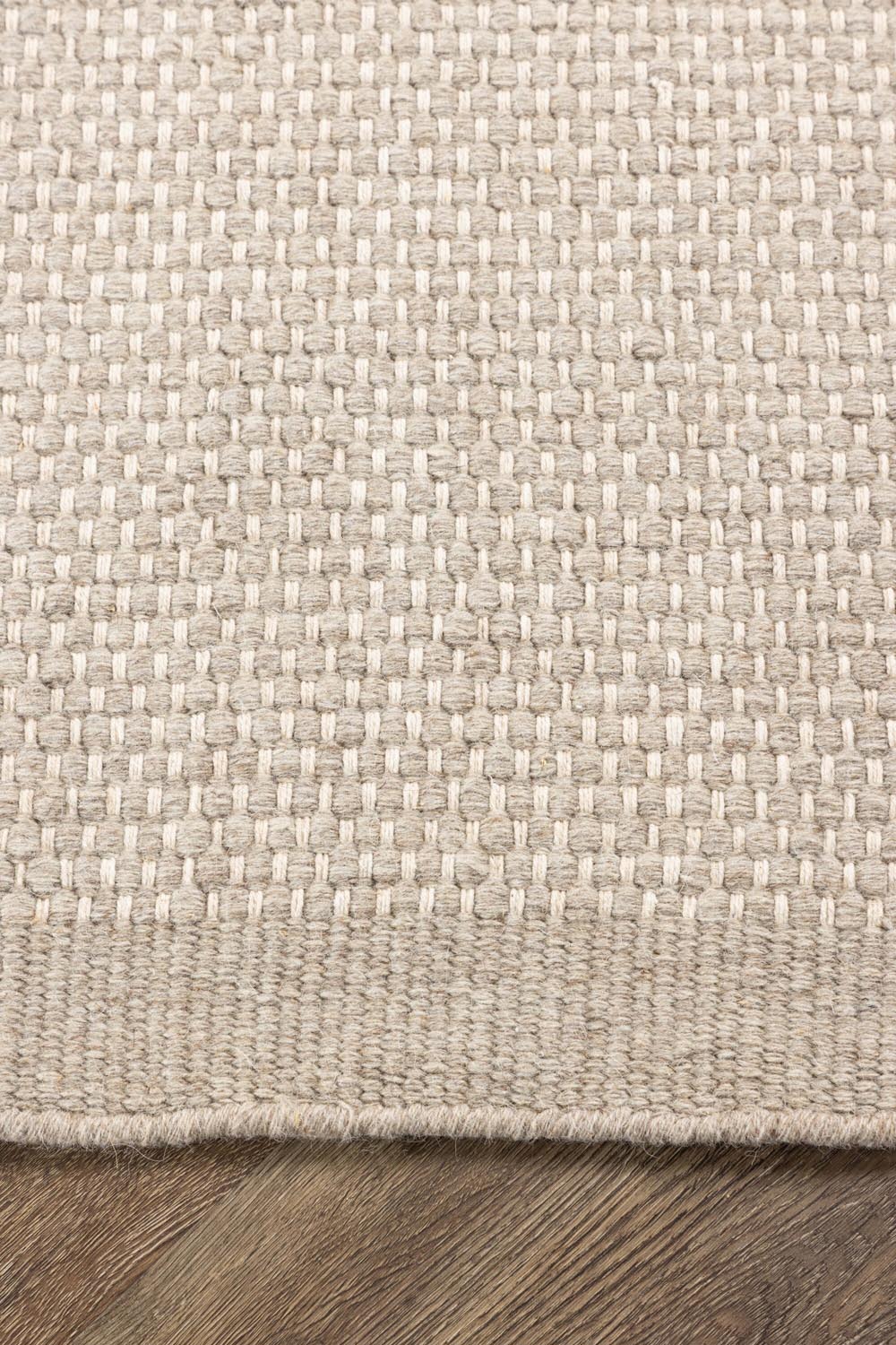 Vilma Teppich in Beige präsentiert im Onlineshop von KAQTU Design AG. Teppich ist von Venture Home