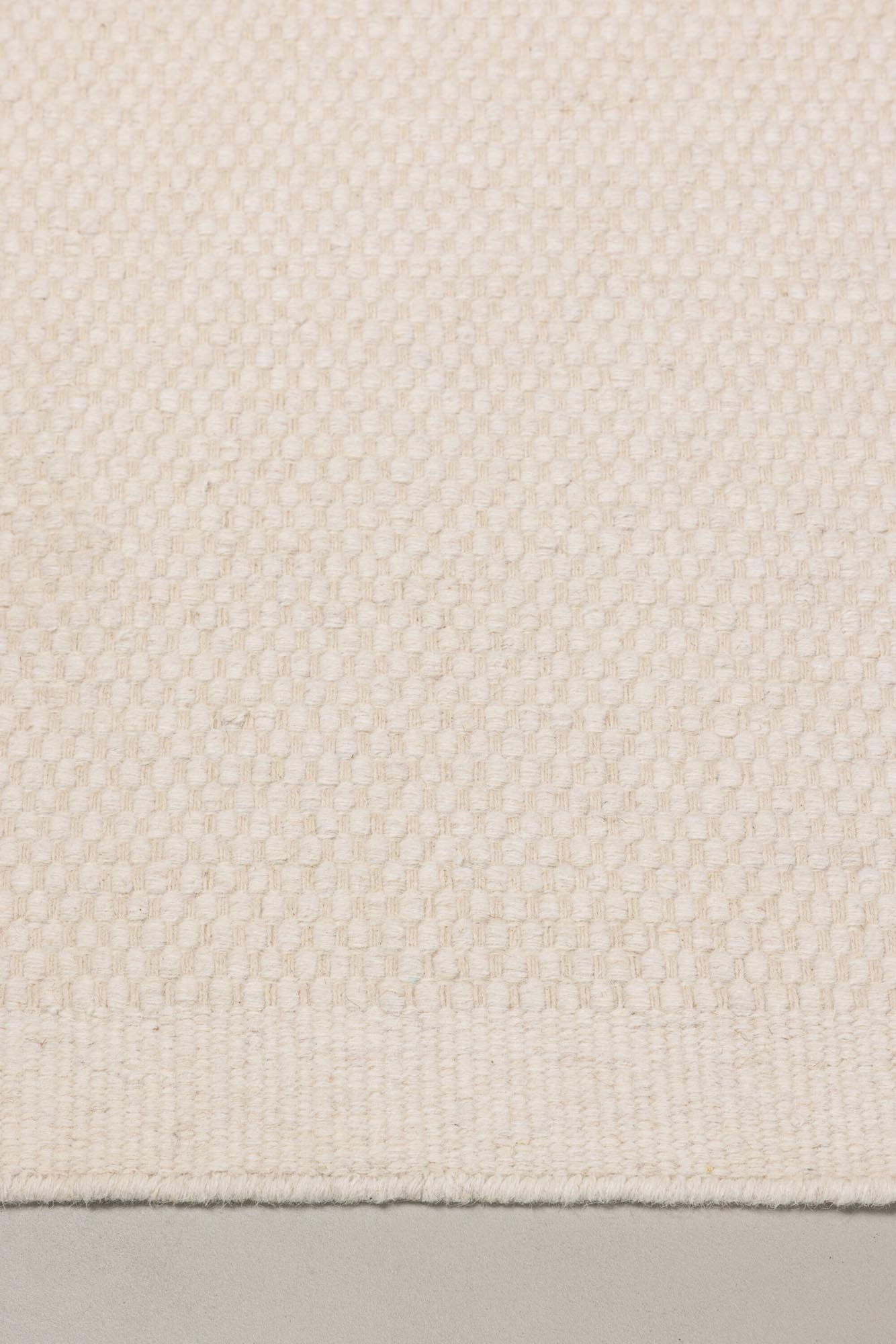 Vilma Teppich in Cremefarben präsentiert im Onlineshop von KAQTU Design AG. Teppich ist von Venture Home