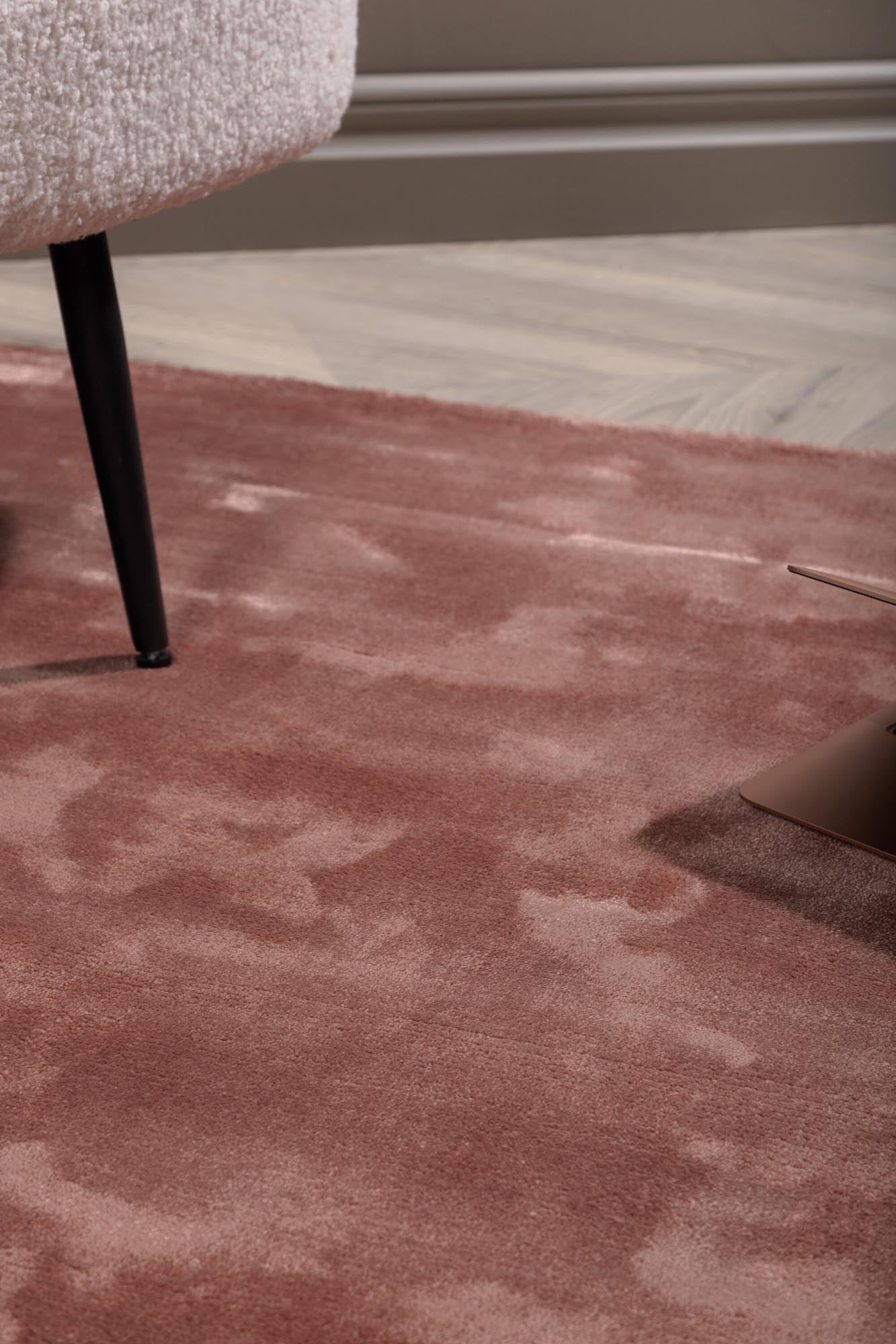 Indra Teppich von Venture Home: Hochwertige Viskose, stilvolles Design und vielfältige Farben für ein einladendes Zuhause.