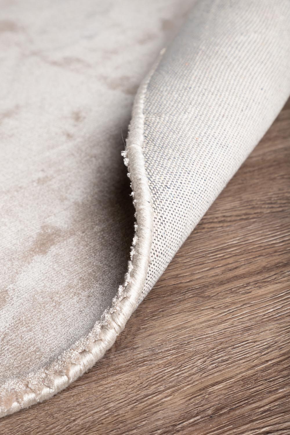 Indra Teppich in Beige präsentiert im Onlineshop von KAQTU Design AG. Teppich ist von Venture Home