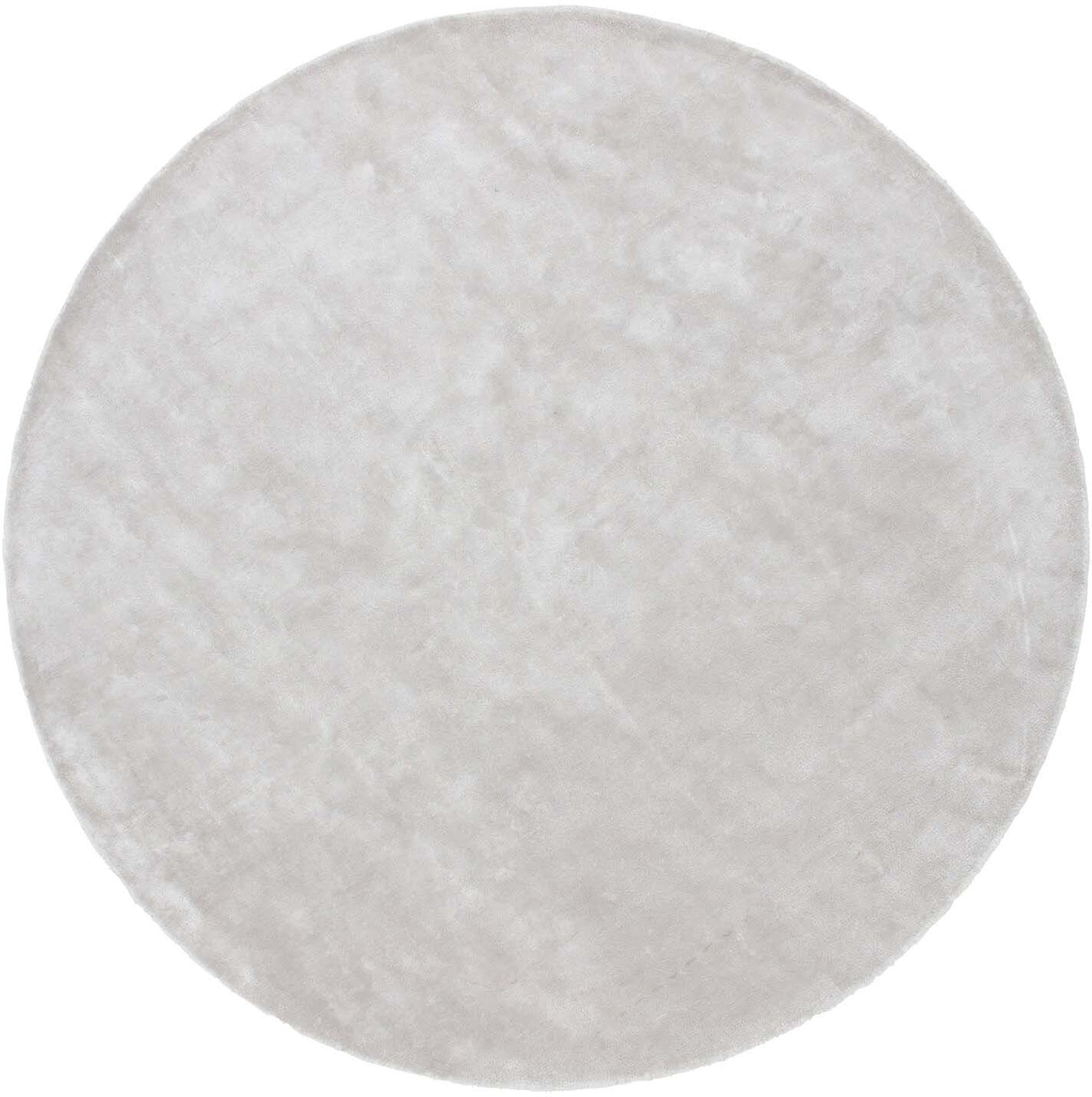 Indra Teppich von Venture Home: Eleganz und Weichheit vereinen sich in diesem stilvollen Wohnaccessoire für jeden Raum.