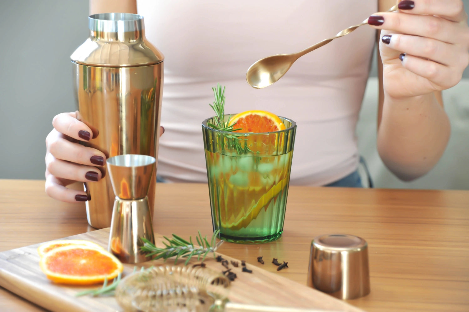 Entdecken Sie das 2er Set Gläser aus Acryl von Easy Life – ideal für Getränke aller Art, bruchsicher und leicht zu reinigen. Ein Must-Have für jeden Haushalt!