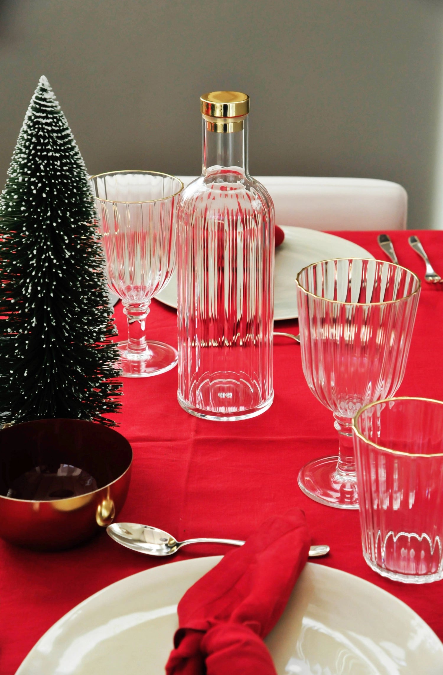 Elegantes 2er Set aus bruchsicheren Acryl-Gläsern (460ml) in stilvollem Türkis, ideal für drinnen und draußen, leicht und praktisch.