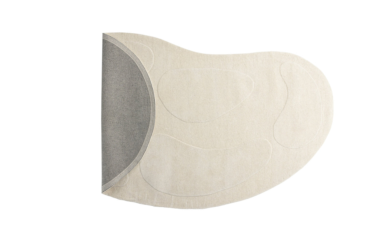 Enard Teppich in Weiss präsentiert im Onlineshop von KAQTU Design AG. Teppich ist von Venture Home