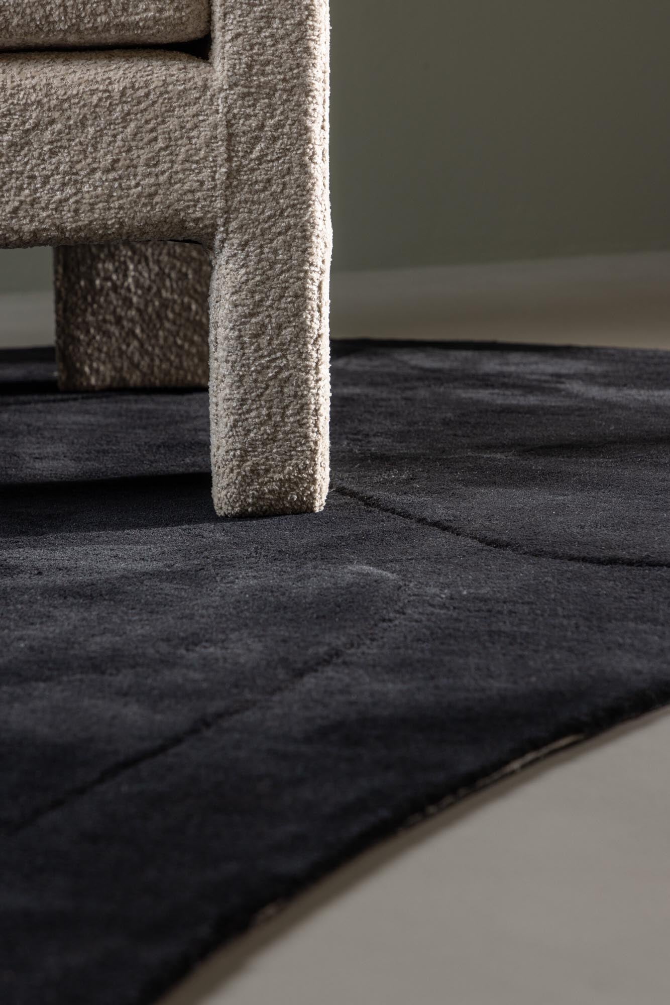 Enard Teppich in Schwarz präsentiert im Onlineshop von KAQTU Design AG. Teppich ist von Venture Home