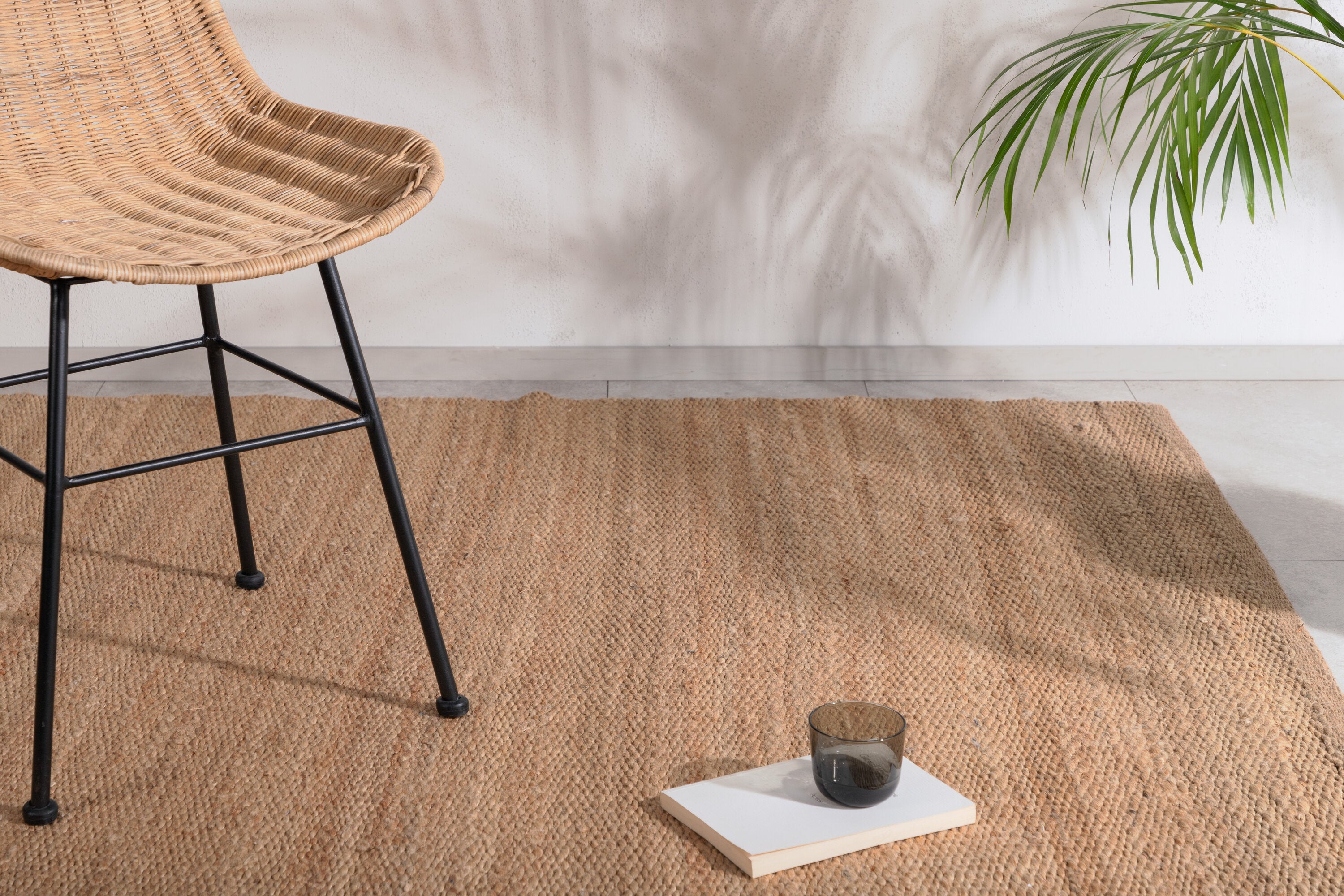 Kali Teppich in Natur präsentiert im Onlineshop von KAQTU Design AG. Teppich ist von Venture Home