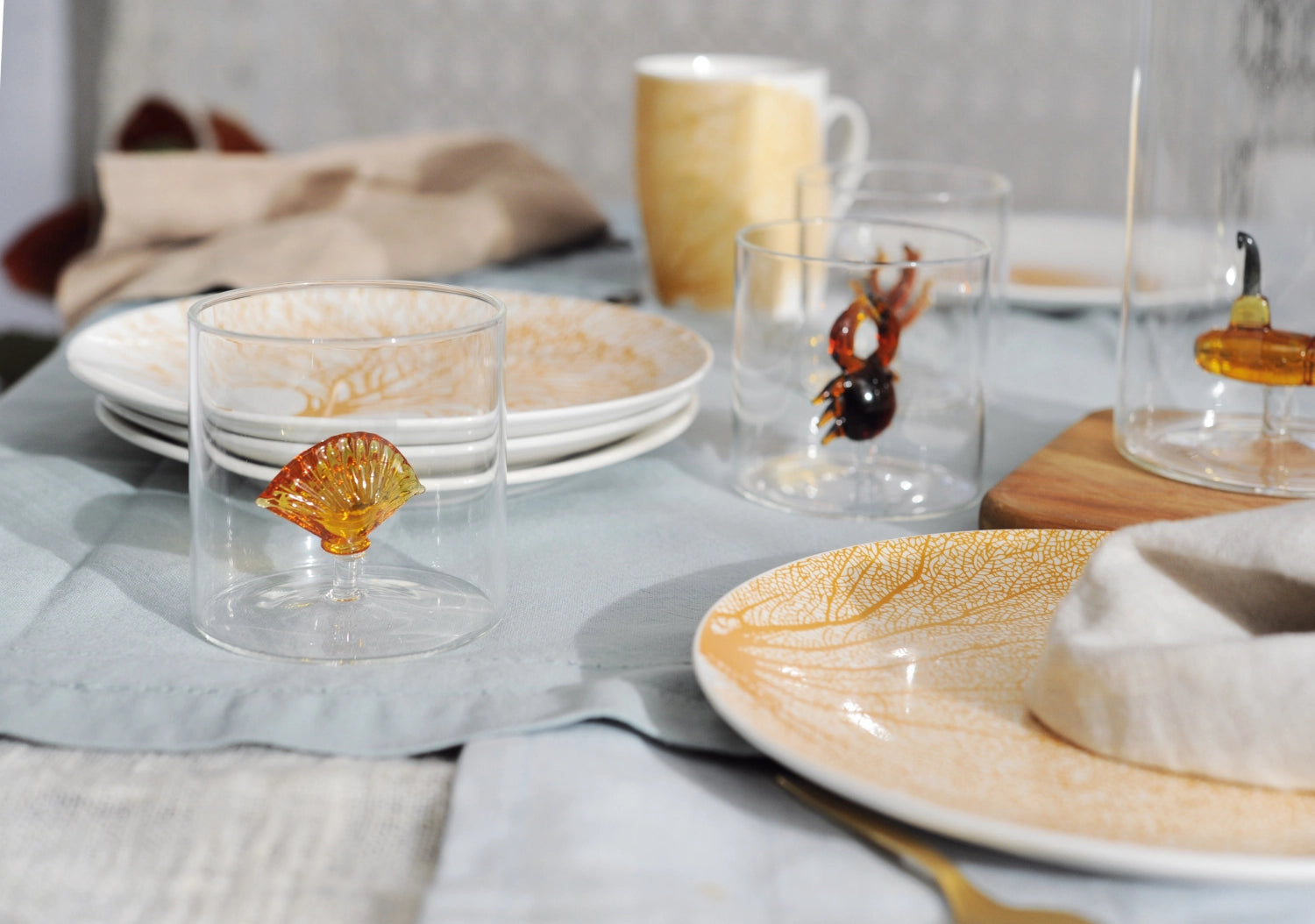 Stilvolles 250 ml Borosilikatglas mit maritimem Krabben-Design von Easy Life. Perfekt für heiße und kalte Getränke, ideal für jeden Tisch.