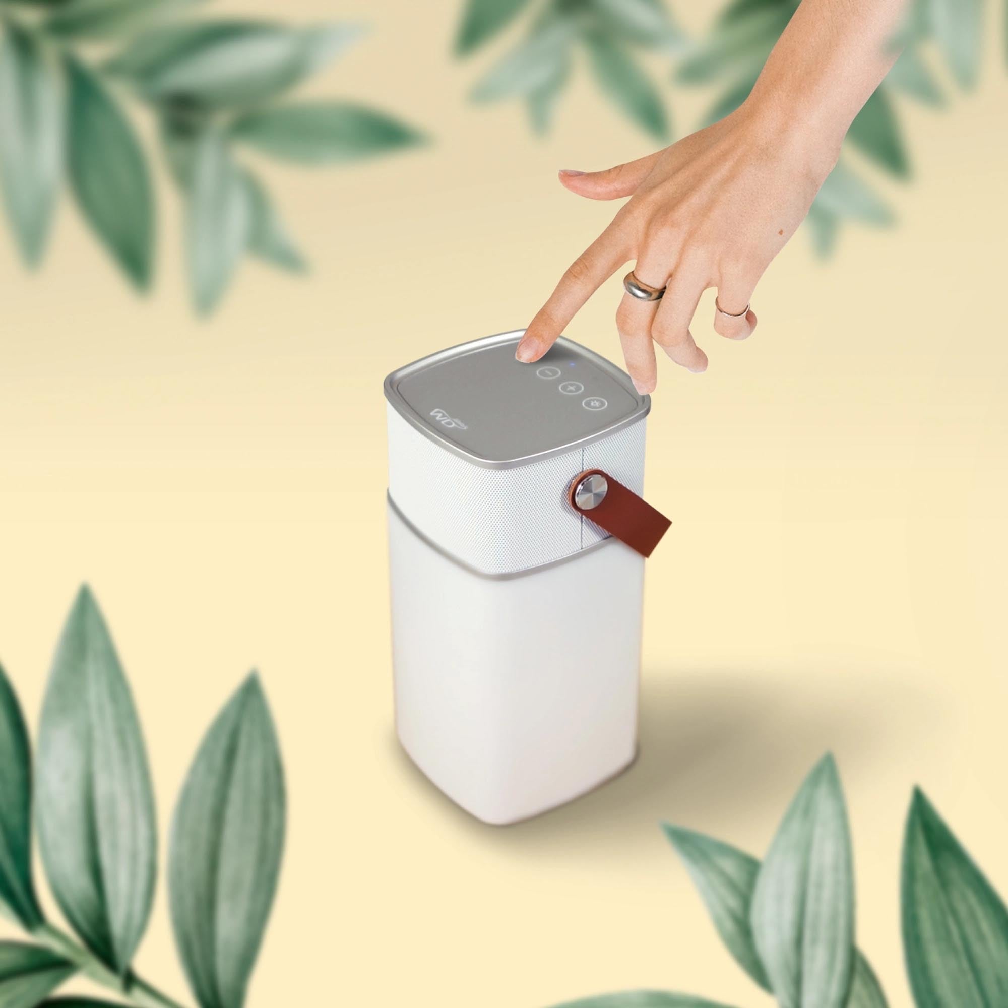 Kompakter Easy Life Bluetooth-Lautsprecher mit LED-Licht, silber.