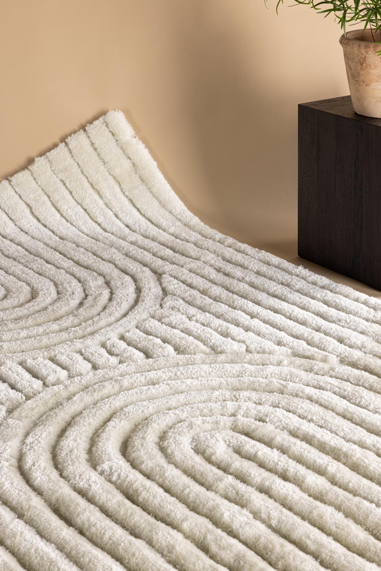 Niklas Teppich von Venture Home: Moderner Stil, hochwertige Materialien, vielseitig einsetzbar, zeitloses Design.