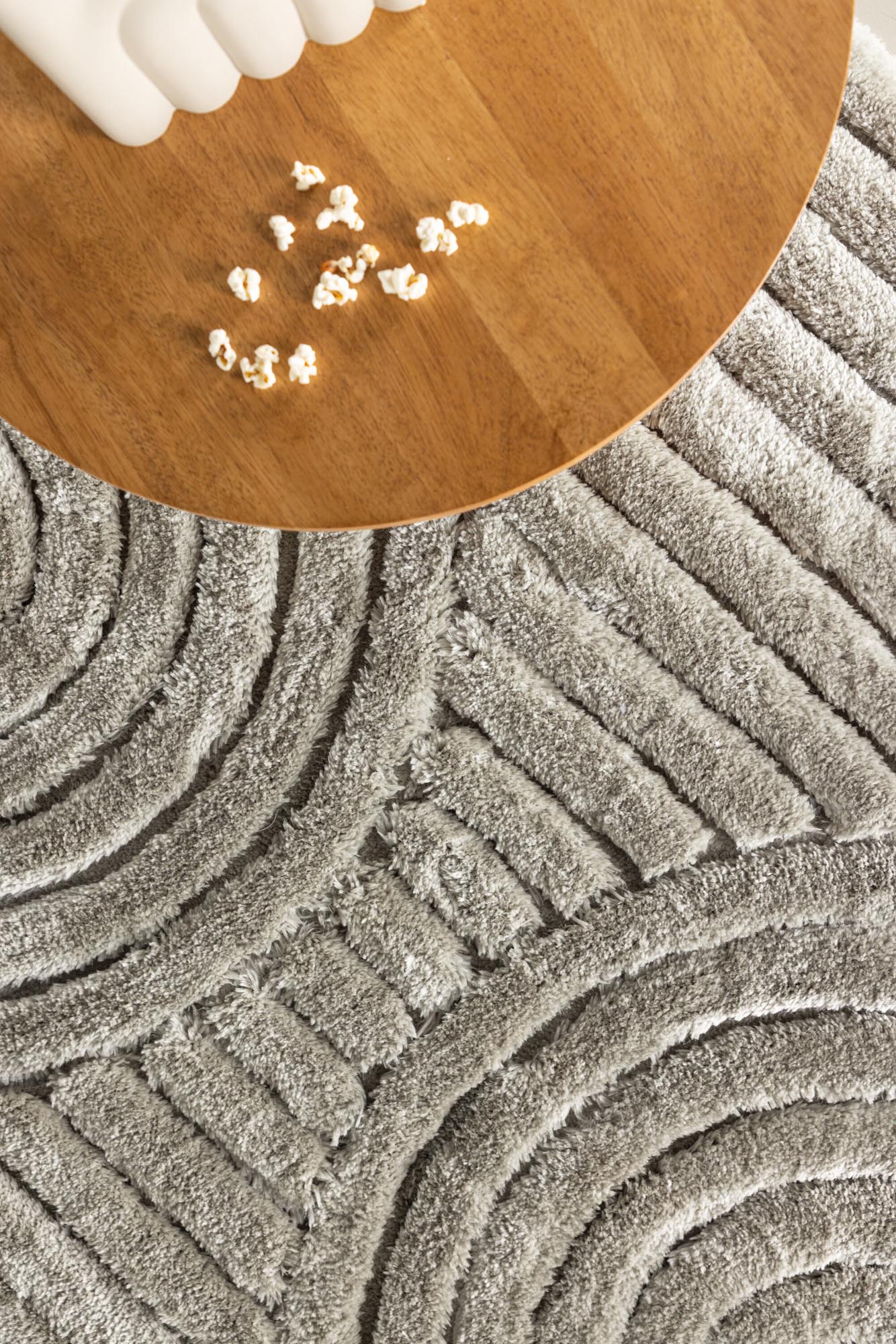 Entdecken Sie den Niklas Teppich von Venture Home – ein stilvolles, langlebiges Accessoire aus pflegeleichtem Polyester, das jedem Raum Eleganz verleiht.