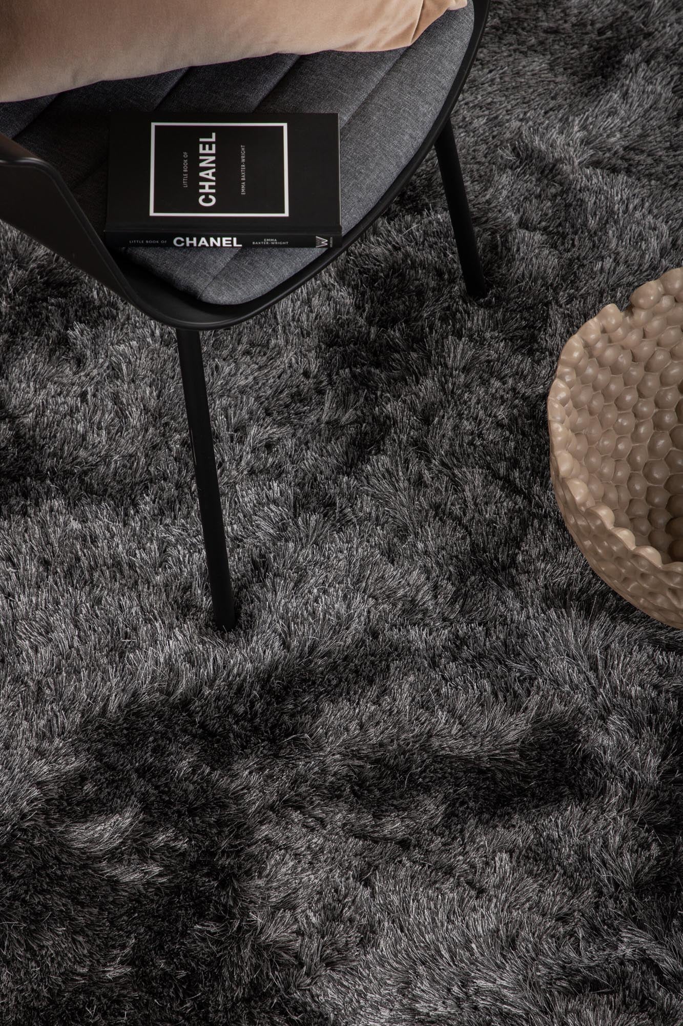 Shiva Teppich in Grau präsentiert im Onlineshop von KAQTU Design AG. Teppich ist von Venture Home