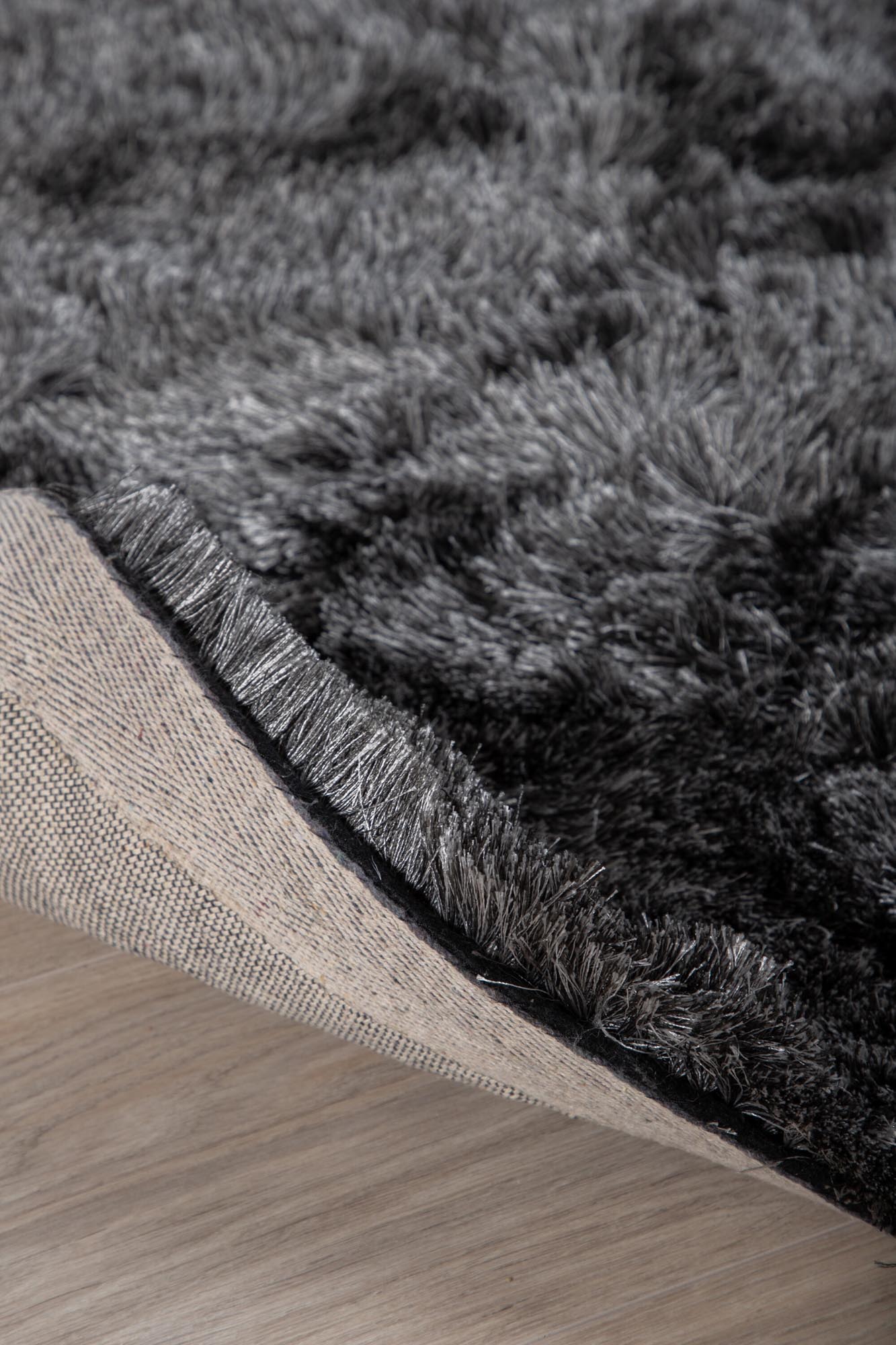 Shiva Teppich in Grau präsentiert im Onlineshop von KAQTU Design AG. Teppich ist von Venture Home