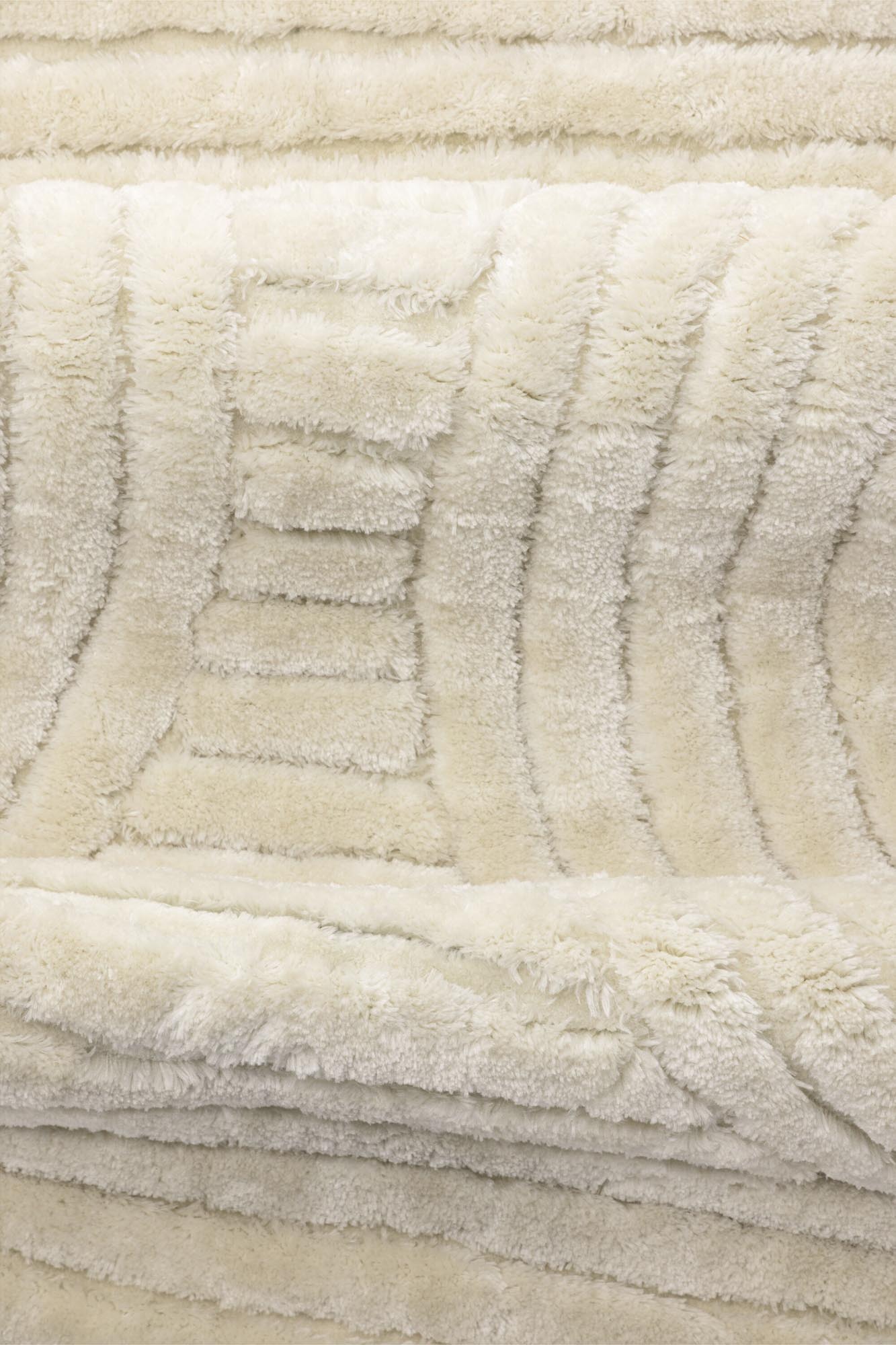 Verleihen Sie Ihrem Zuhause mit dem Niklas Teppich von Venture Home einen Hauch von Eleganz. Hergestellt aus robustem Polyester, bietet er Pflegeleichtigkeit und ein ansprechendes Design.