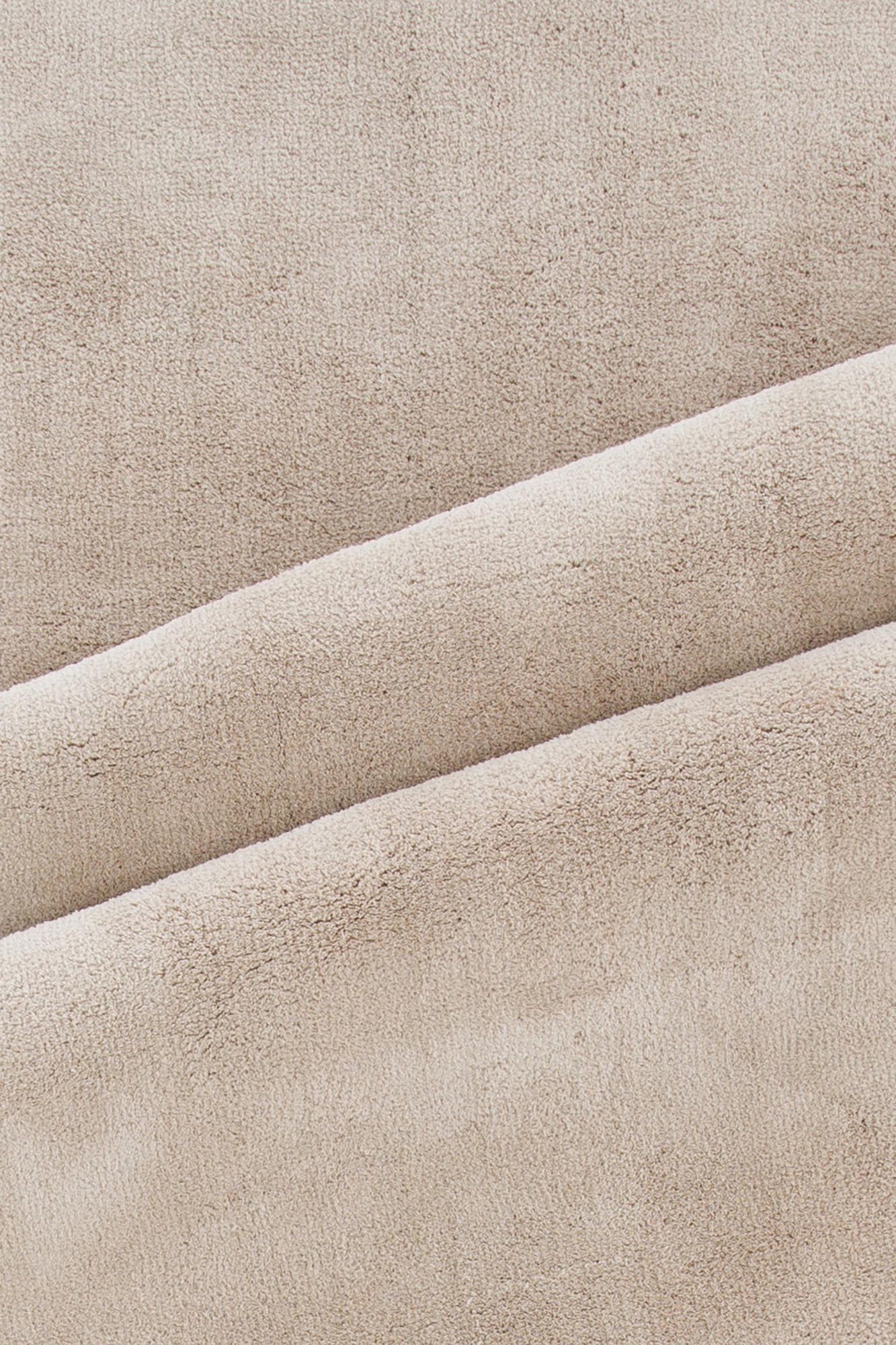 Wunderteppich in Beige präsentiert im Onlineshop von KAQTU Design AG. Teppich ist von Venture Home