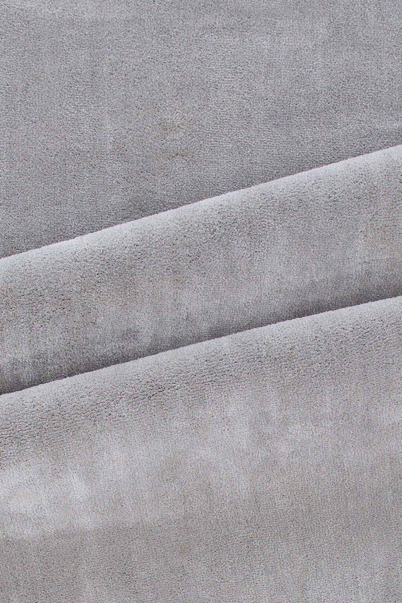 Wunderteppich in Silber präsentiert im Onlineshop von KAQTU Design AG. Teppich ist von Venture Home