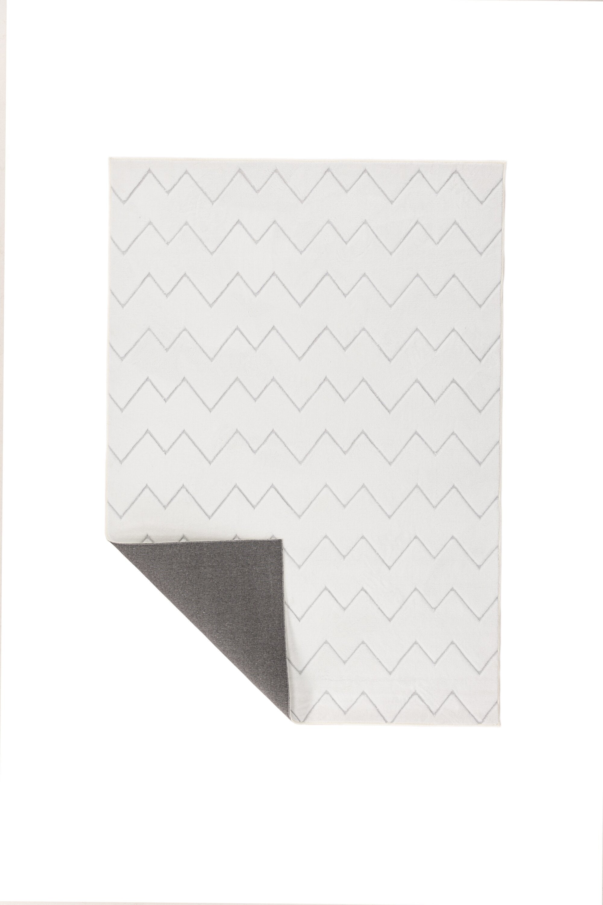 Fia Teppich in Weiss präsentiert im Onlineshop von KAQTU Design AG. Teppich ist von Venture Home