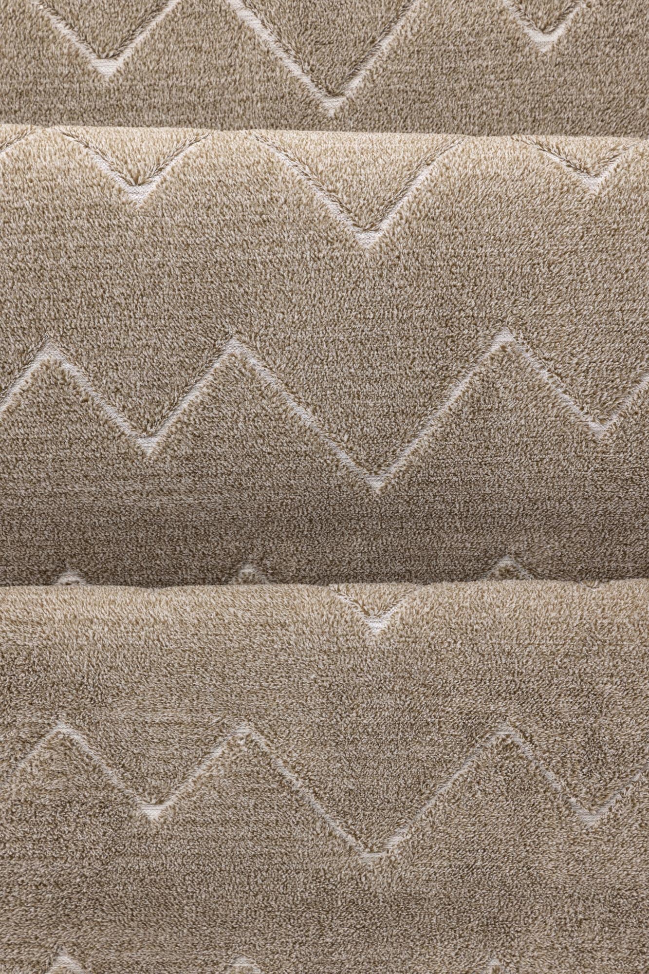 Der Fia-Teppich von Venture Home vereint elegantes Design mit praktischen Eigenschaften. Ideal für jeden Raum, pflegeleicht und robust.