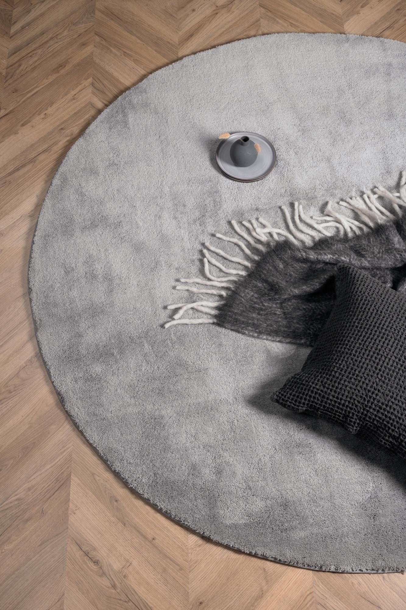 Wunderteppich in Silber präsentiert im Onlineshop von KAQTU Design AG. Teppich ist von Venture Home