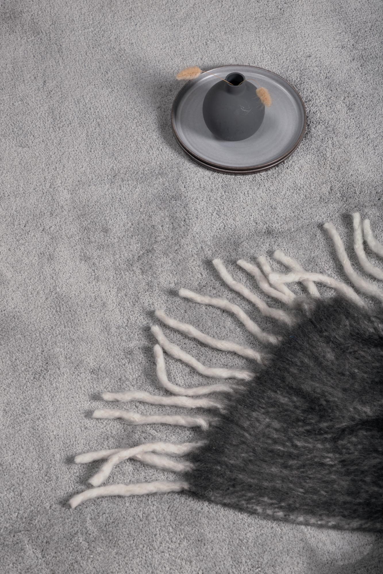 Wunderteppich in Silber präsentiert im Onlineshop von KAQTU Design AG. Teppich ist von Venture Home