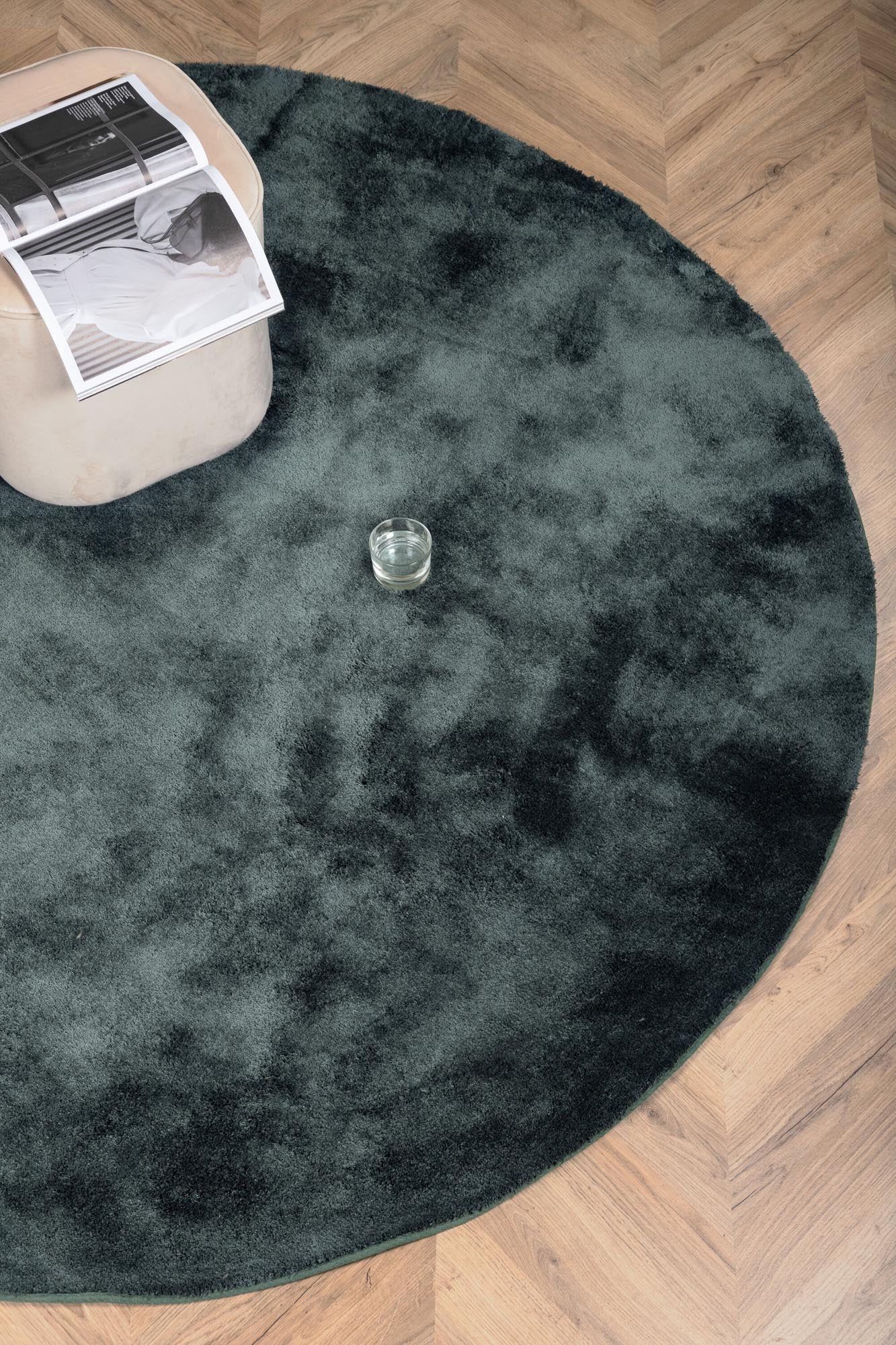 Wunderteppich in Grün präsentiert im Onlineshop von KAQTU Design AG. Teppich ist von Venture Home