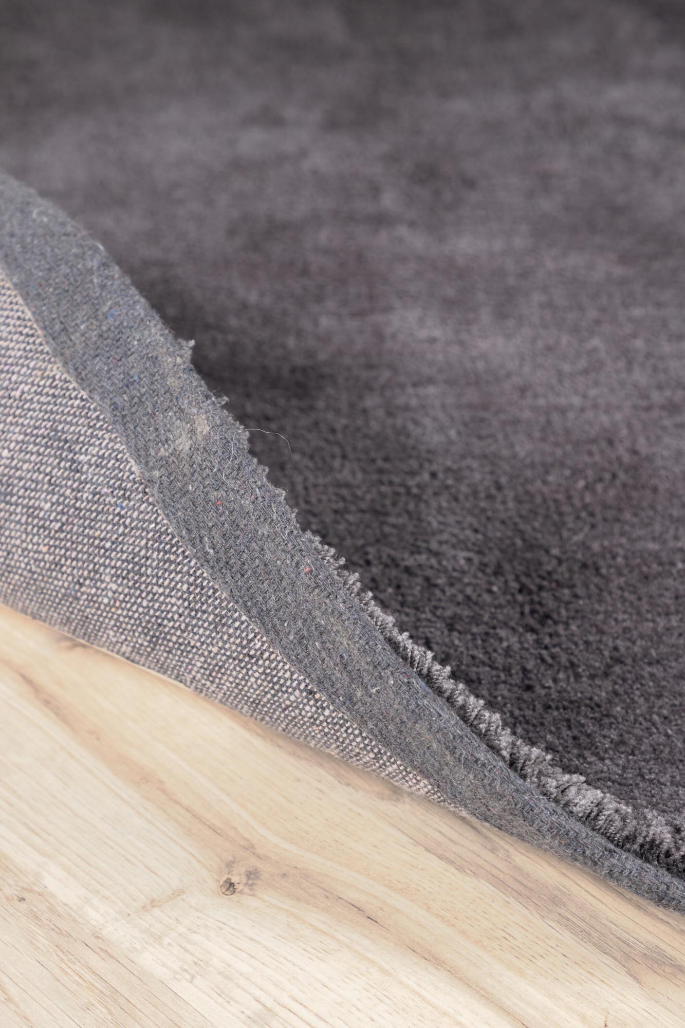 Wunderteppich in Dunkelgrau präsentiert im Onlineshop von KAQTU Design AG. Teppich ist von Venture Home