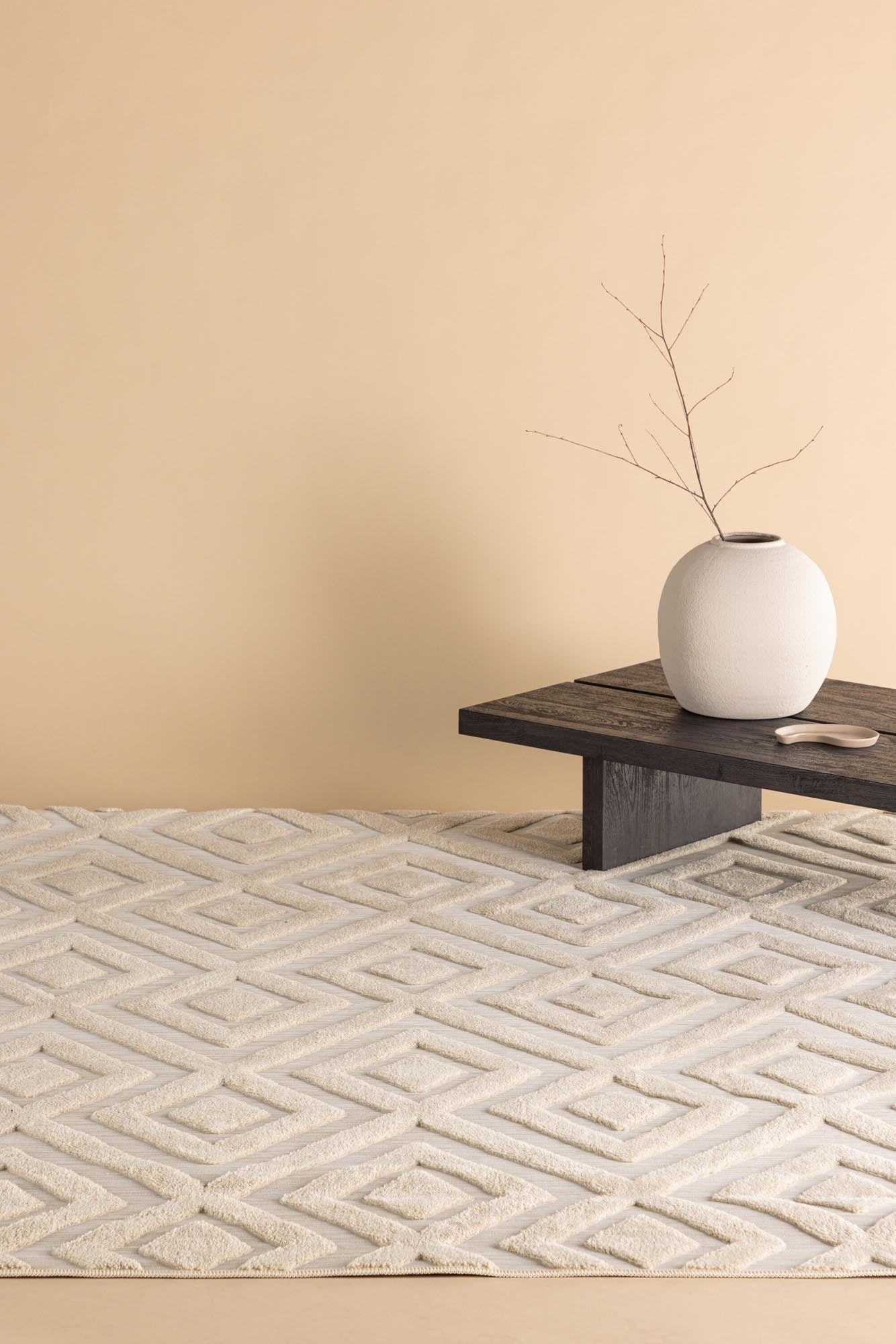 Pia Teppich von Venture Home: Stilvoller, schneeweißer Teppich für jeden Raum, der Komfort und Eleganz vereint.