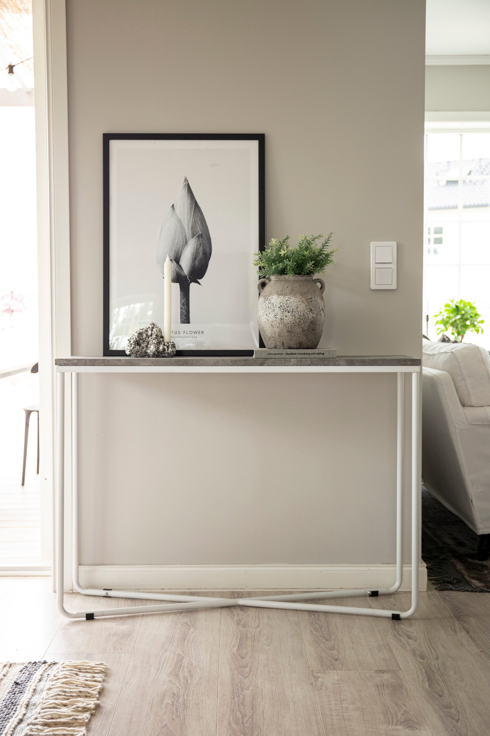 Palace Beistelltisch in Weiss präsentiert im Onlineshop von KAQTU Design AG. Beistelltisch ist von Venture Home