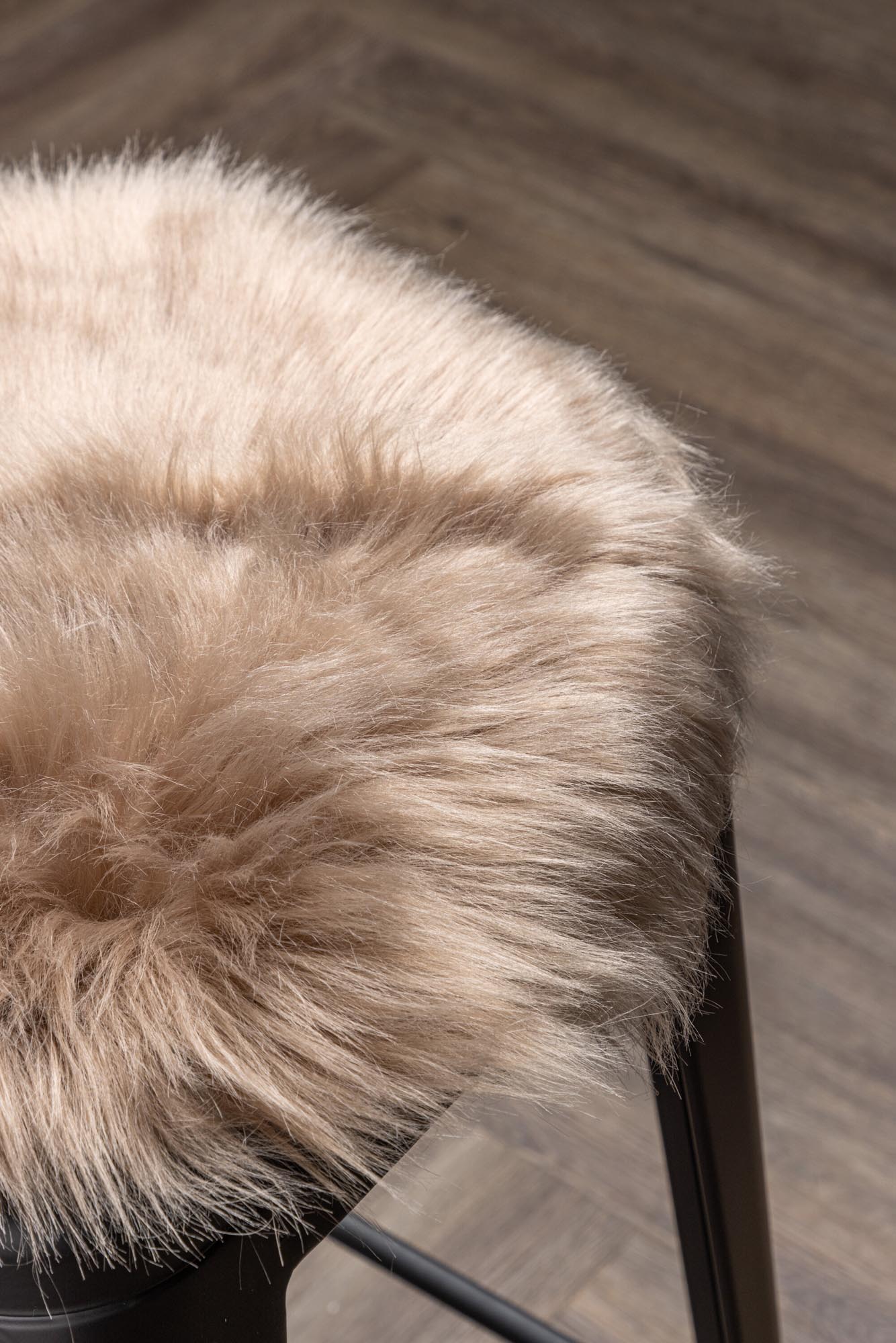 Katy Kissen: Luxuriöses Wohnaccessoire für stilvolle Gemütlichkeit.