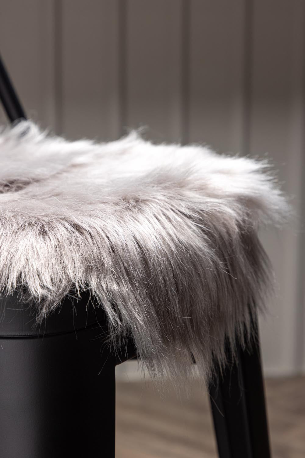 Katy Kissen in Grau präsentiert im Onlineshop von KAQTU Design AG. Sitzkissen ist von Venture Home