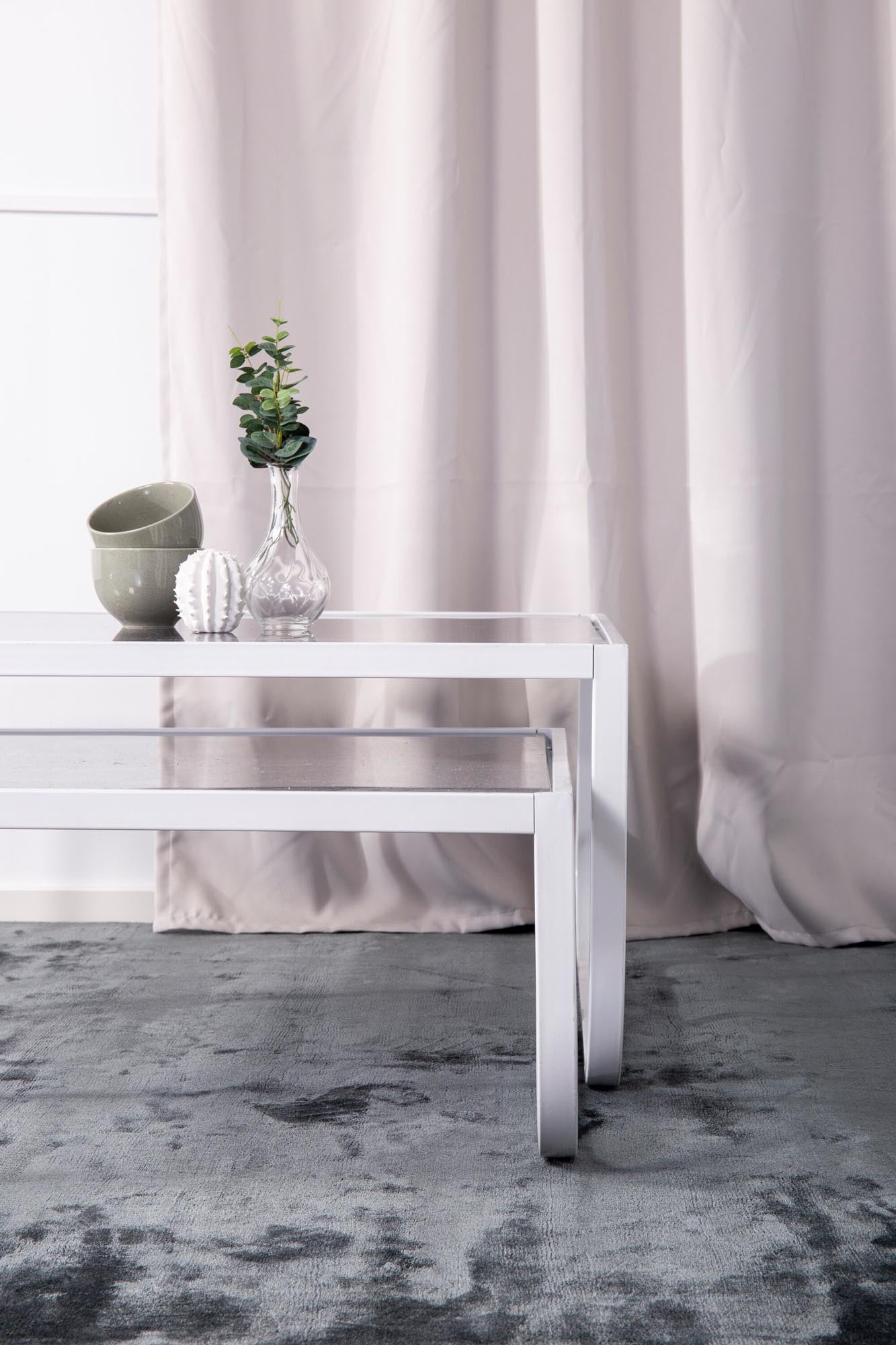 Eleganter Rocker Beistelltisch von Venture Home für zeitlose Räume.