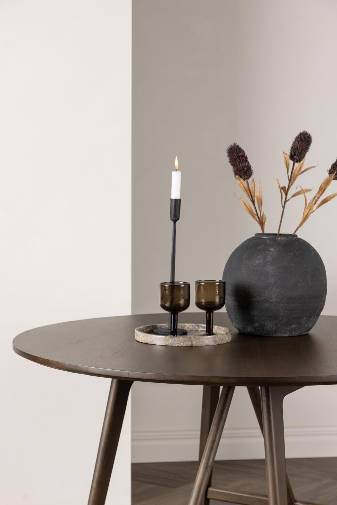 Eleganter Kaseindon Tisch von Venture Home in edlem Walnuss-Finish.