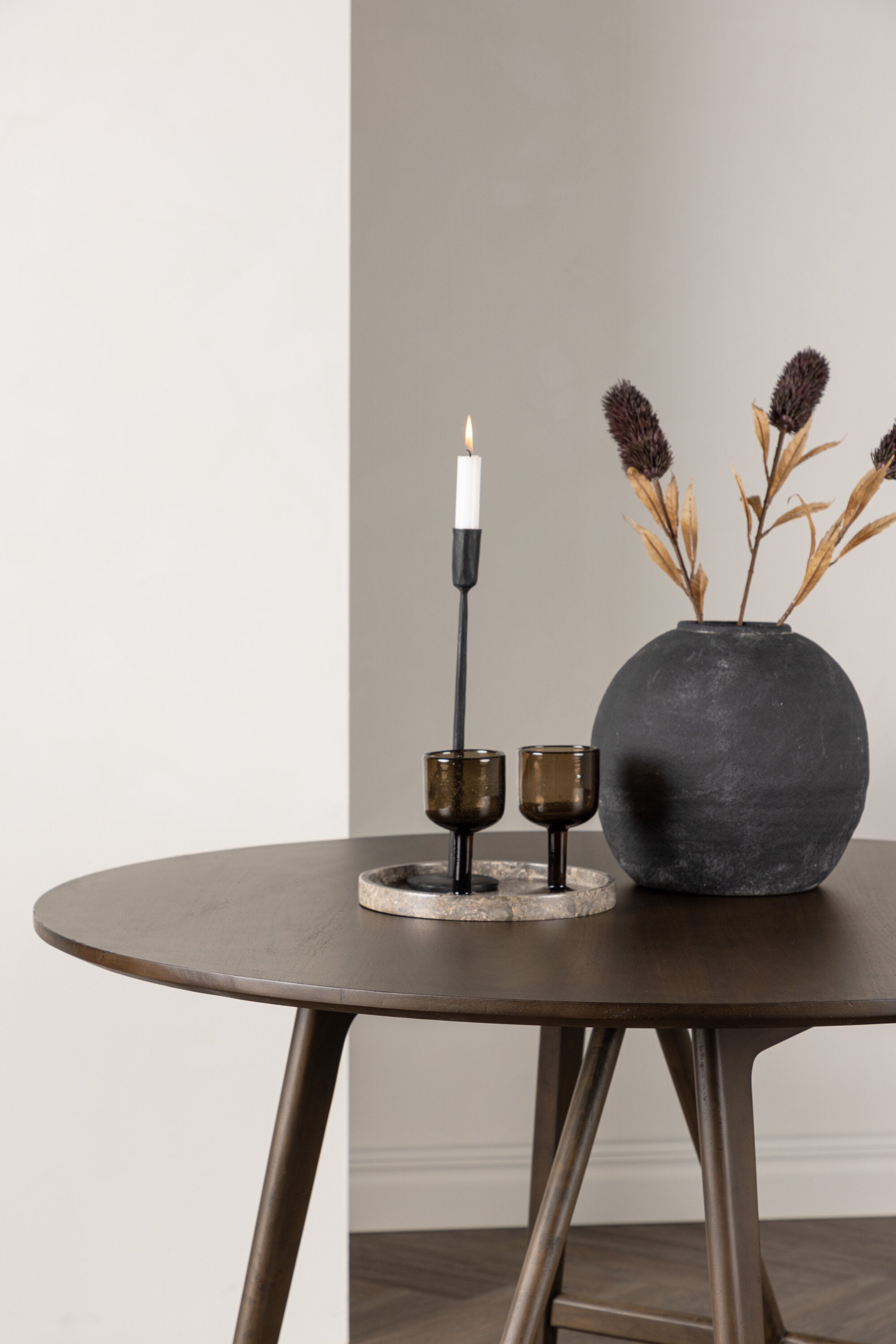 Kaseindon Tisch in Dunkelbraun präsentiert im Onlineshop von KAQTU Design AG. Esstisch ist von Venture Home