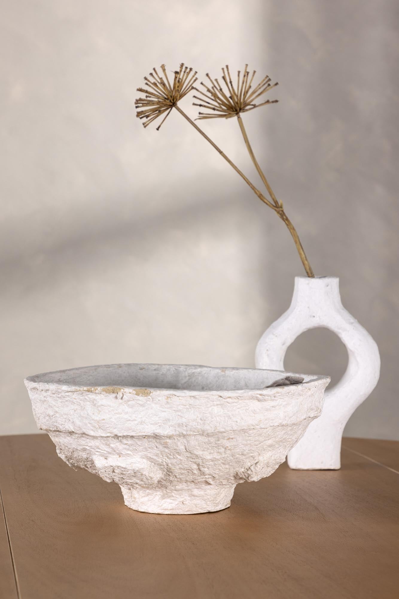 Yadikon Tisch von Venture Home: Eleganter, runder Esstisch aus robustem Gummiholz mit abklappbaren Kanten für flexible Nutzung und stilvolles Ambiente.