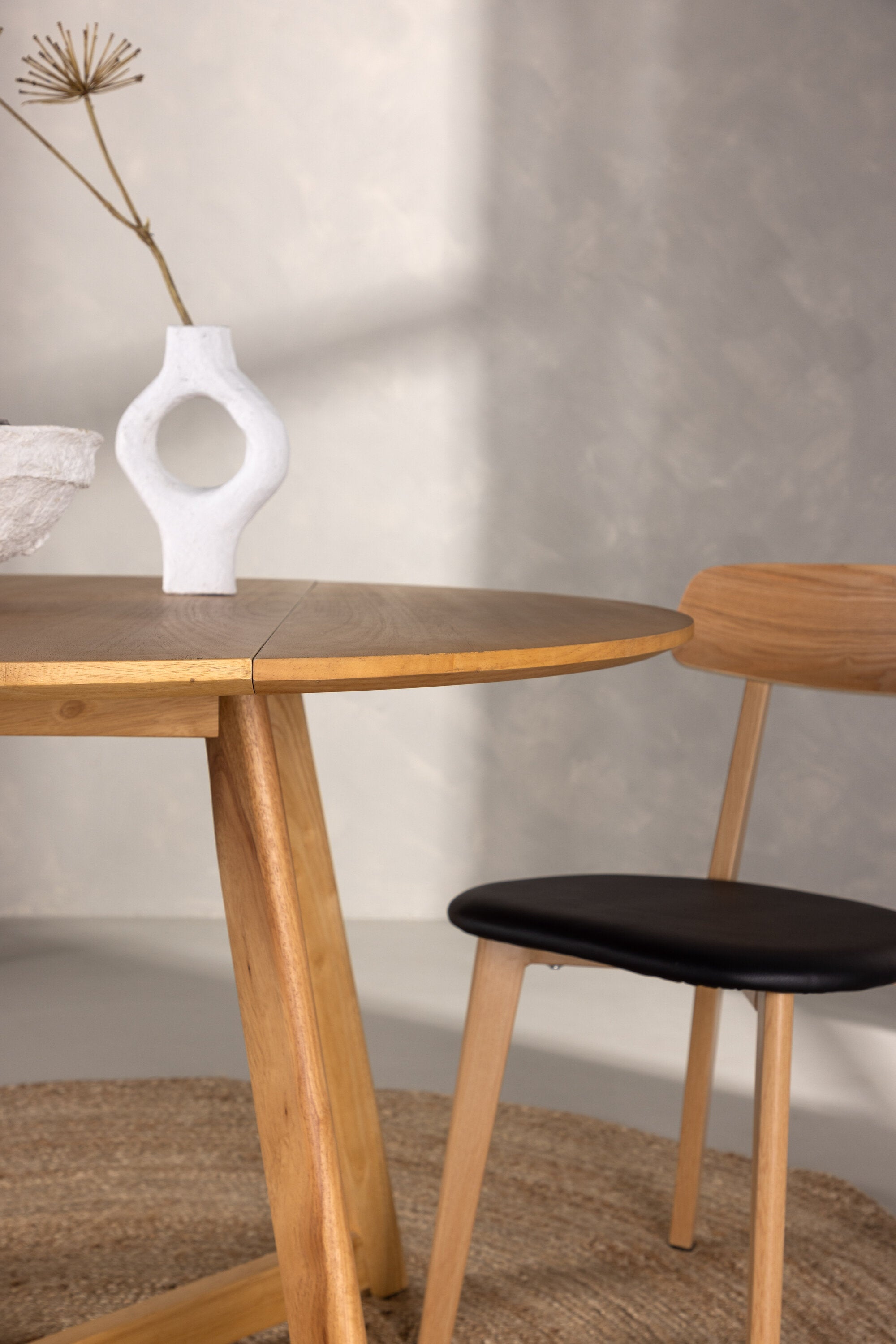 Yadikon Tisch in Braun präsentiert im Onlineshop von KAQTU Design AG. Esstisch ist von Venture Home