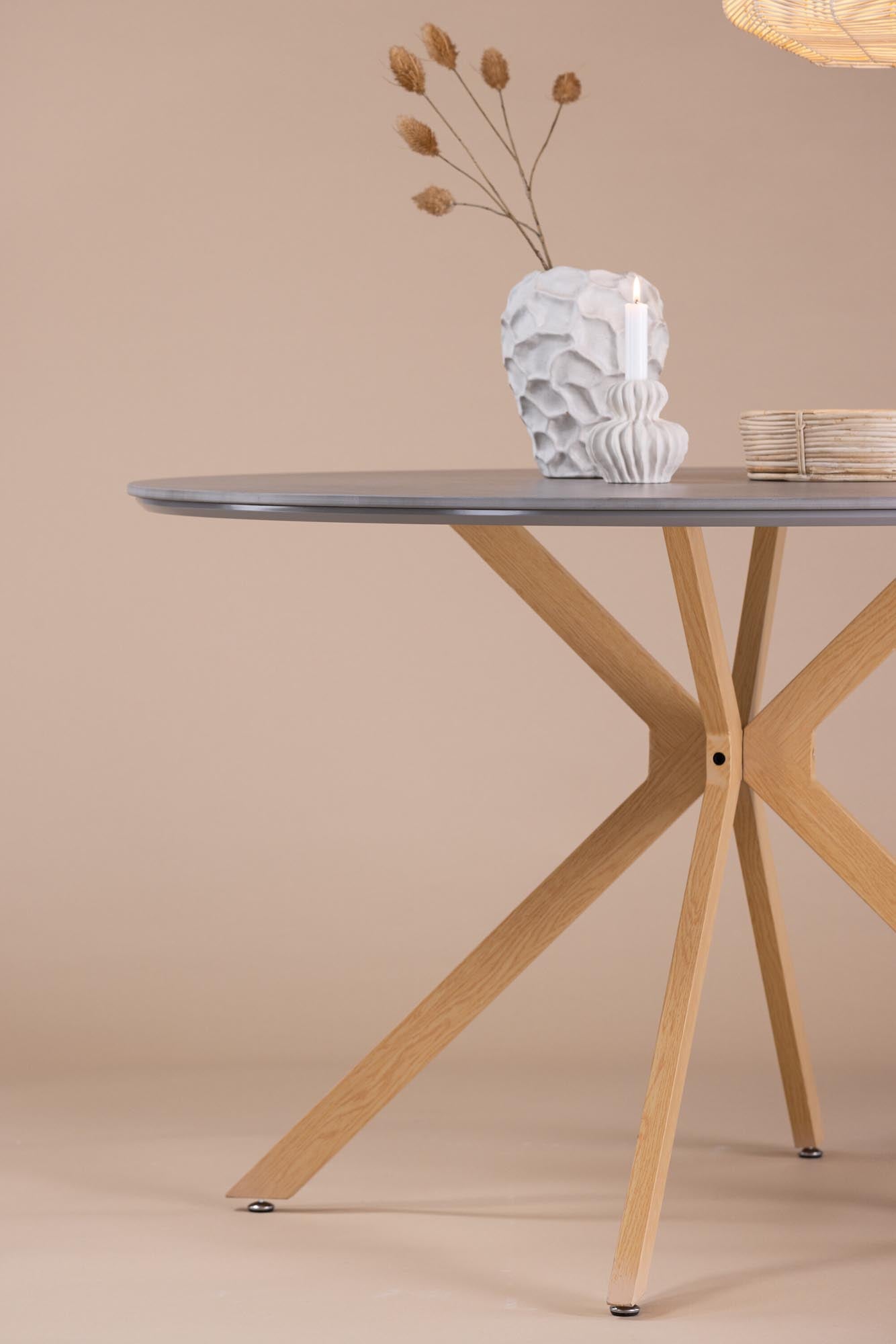 Piazza Esstisch von Venture Home: Robuster, skandinavischer Tisch in Mokkafarbe, ideal für gesellige Abende und stilvolle Essbereiche.