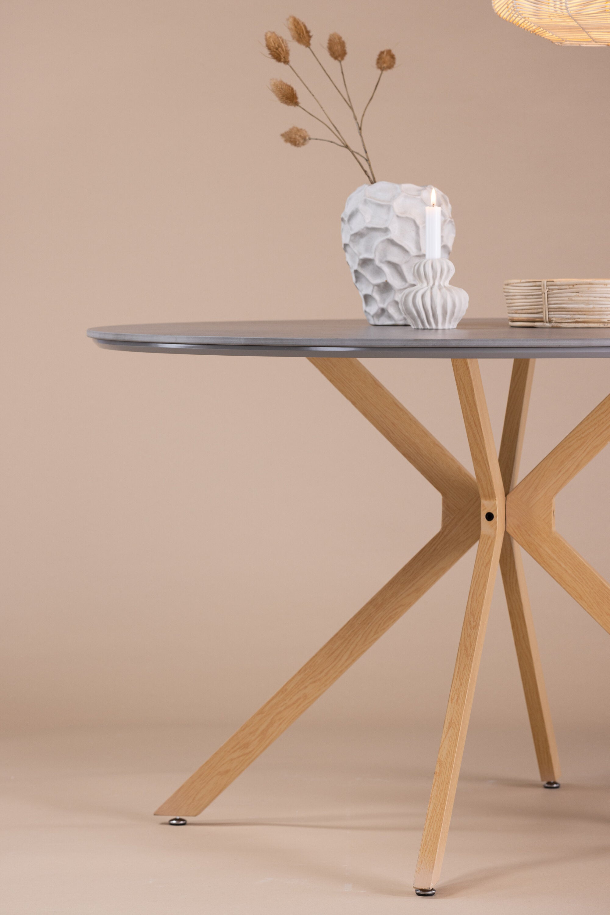 Piazza Esstisch in Grau präsentiert im Onlineshop von KAQTU Design AG. Esstisch ist von Venture Home