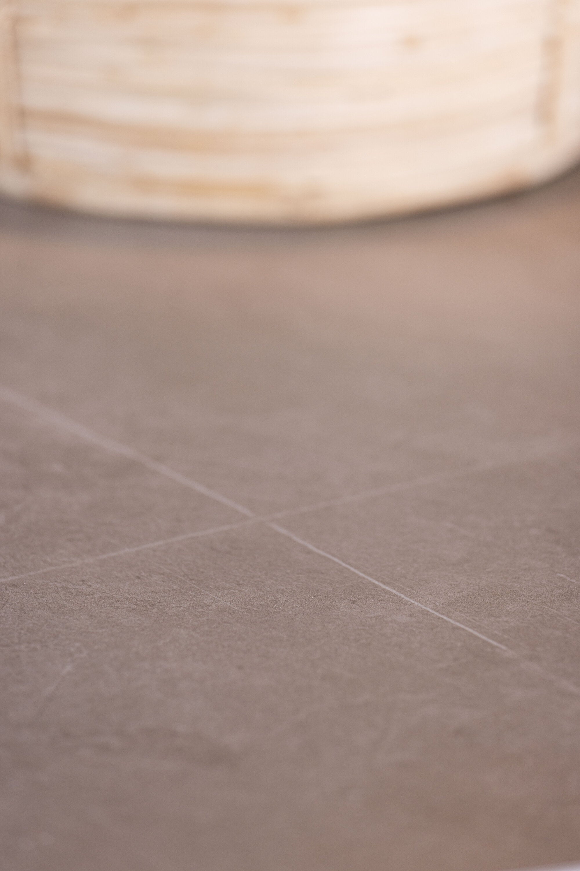 Piazza Esstisch in Grau präsentiert im Onlineshop von KAQTU Design AG. Esstisch ist von Venture Home