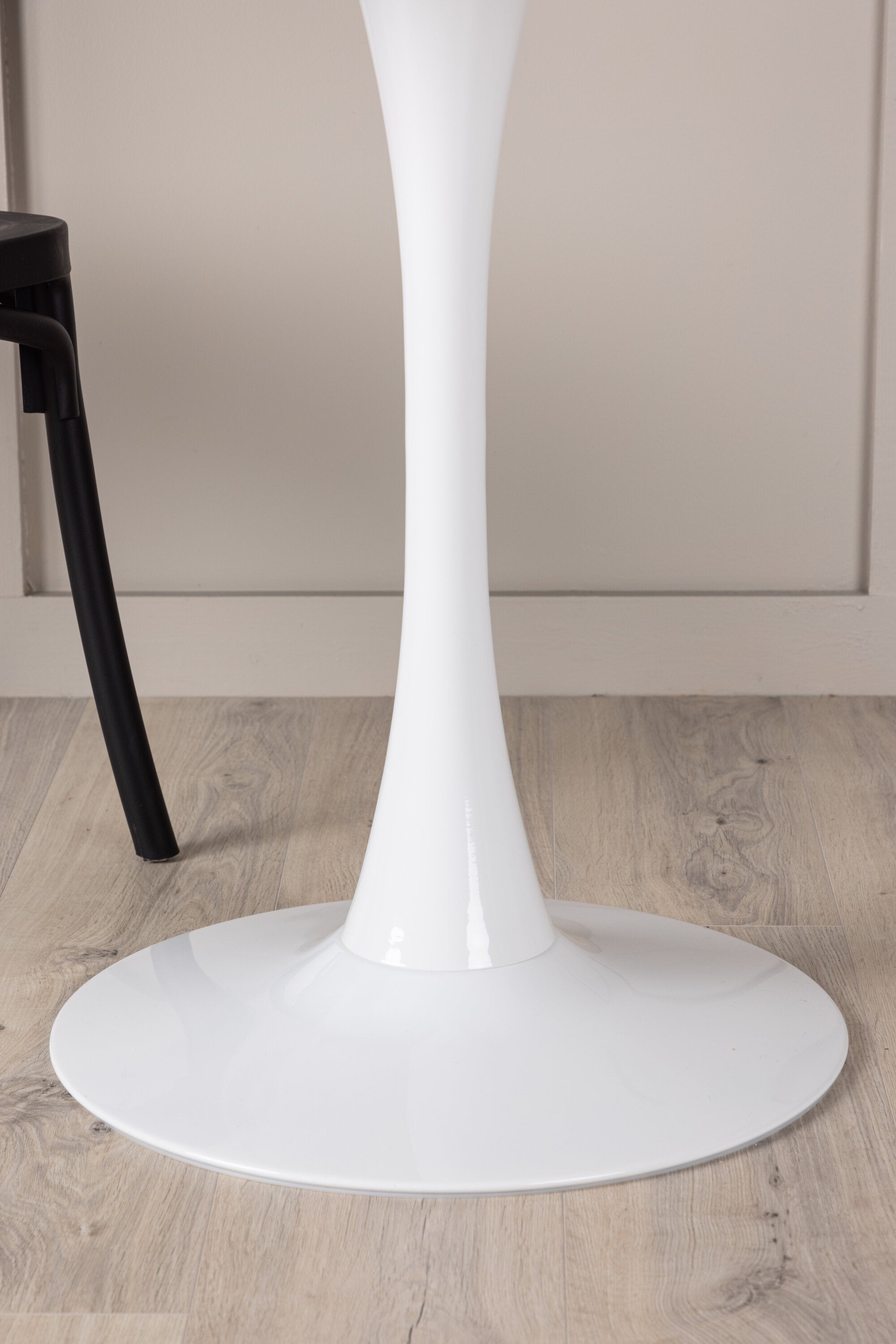 Hamden Tisch in Weiss präsentiert im Onlineshop von KAQTU Design AG. Esstisch ist von Venture Home